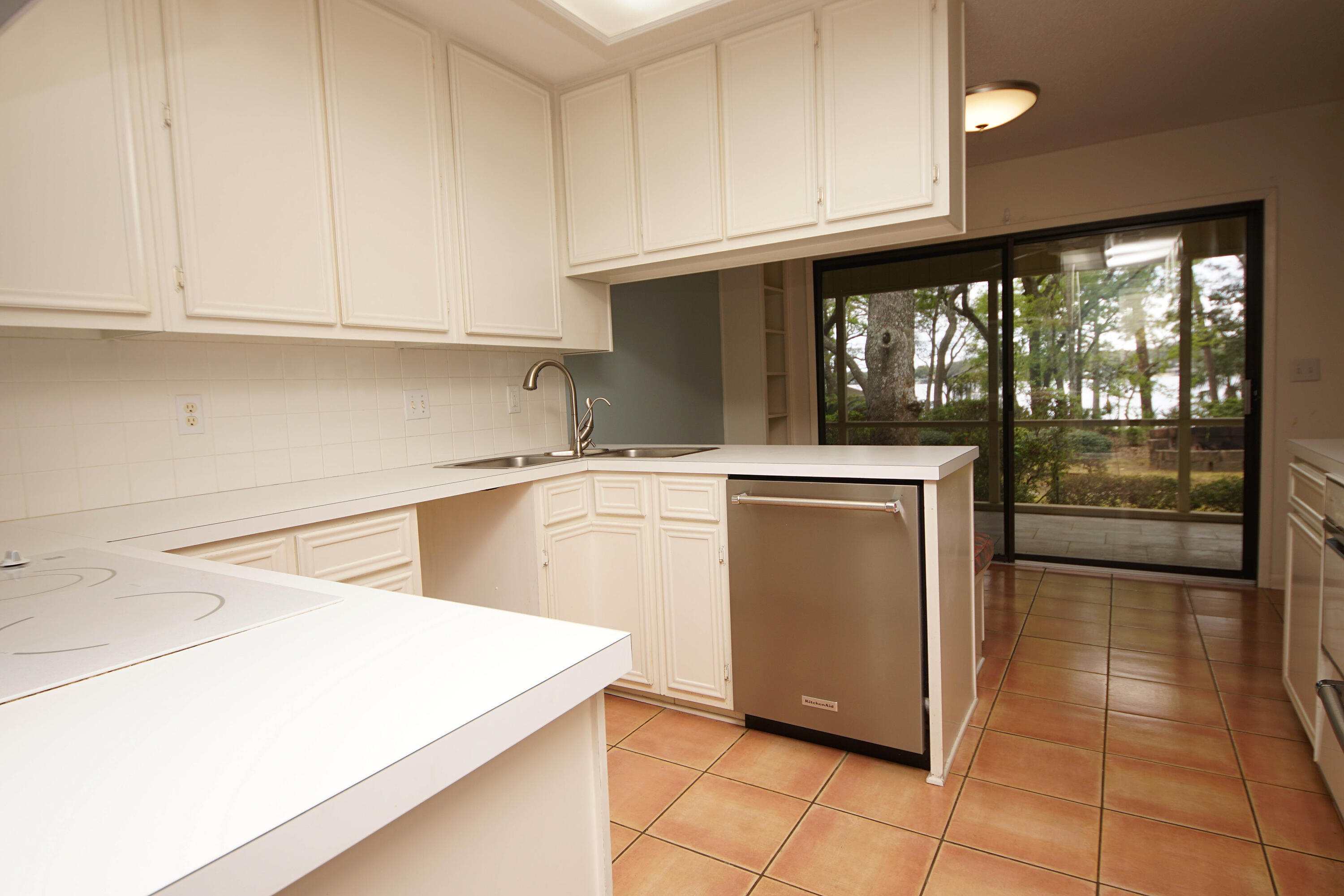 PARADISE POINT - Residential Lease