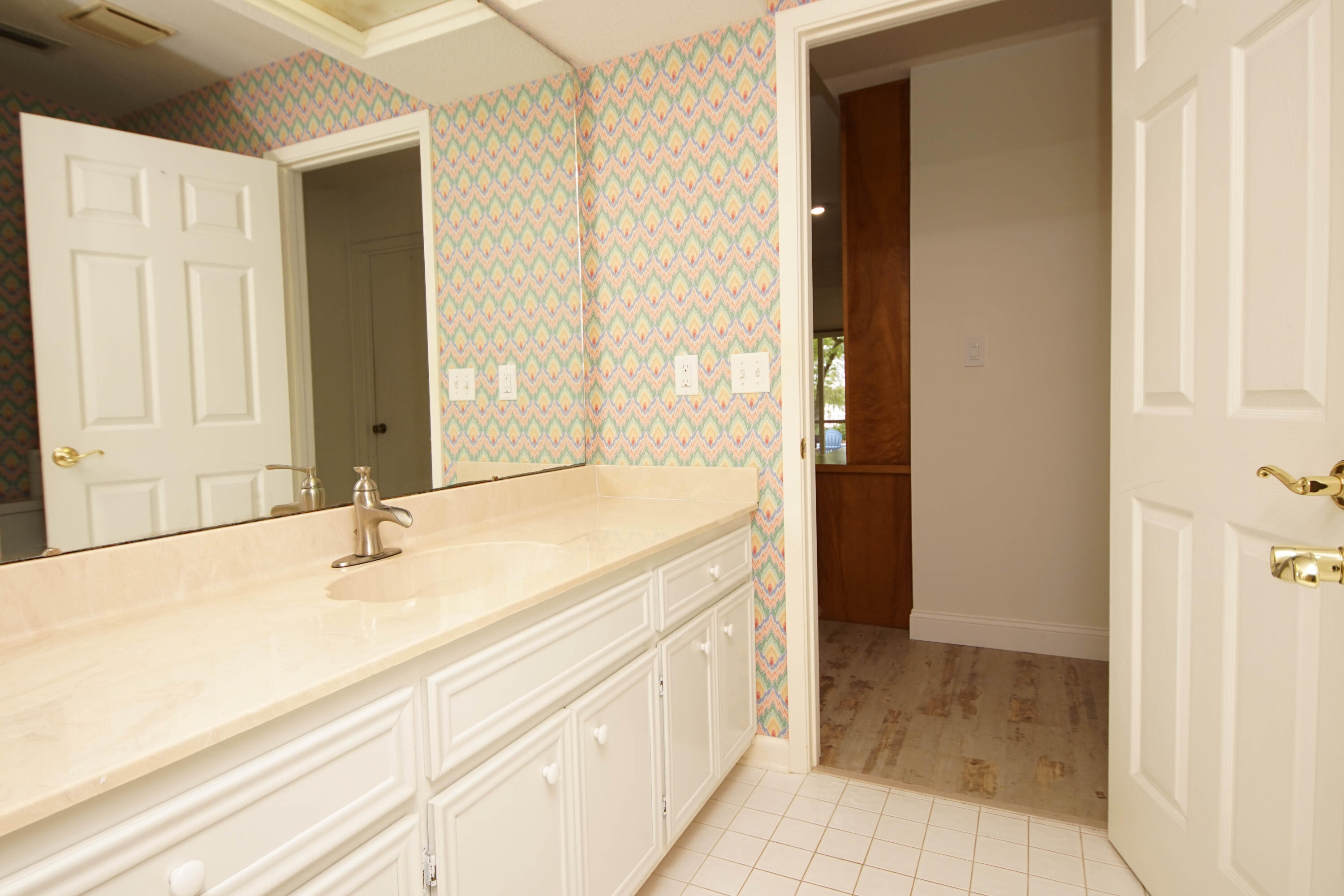 PARADISE POINT - Residential Lease