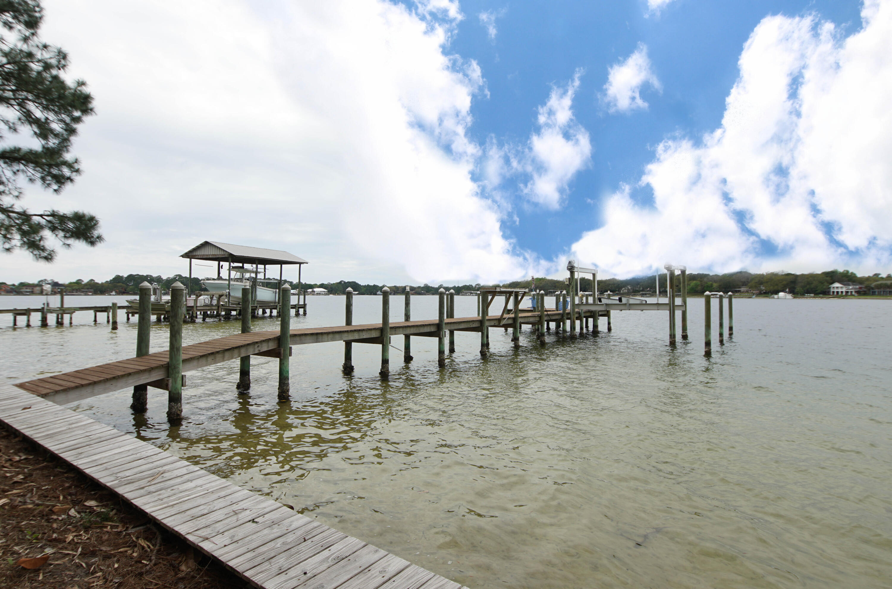 PARADISE POINT - Residential Lease