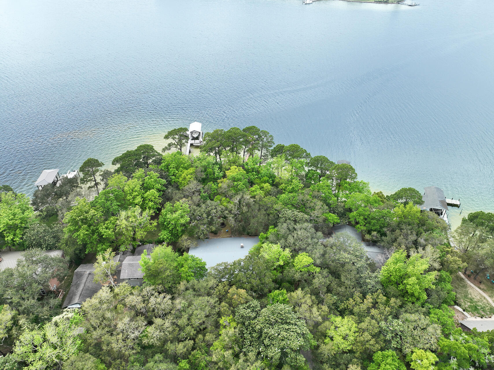 PARADISE POINT - Residential Lease