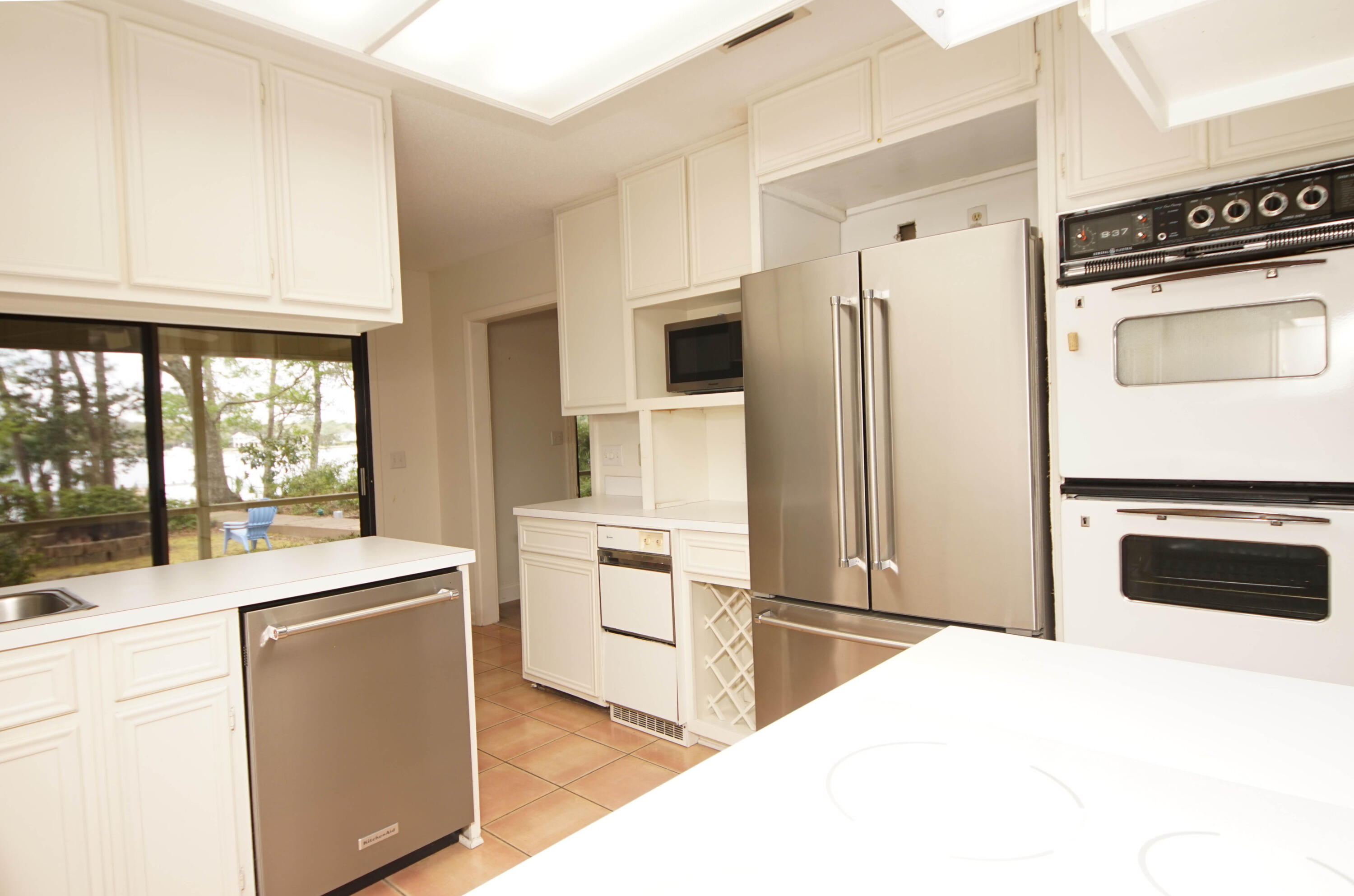 PARADISE POINT - Residential Lease