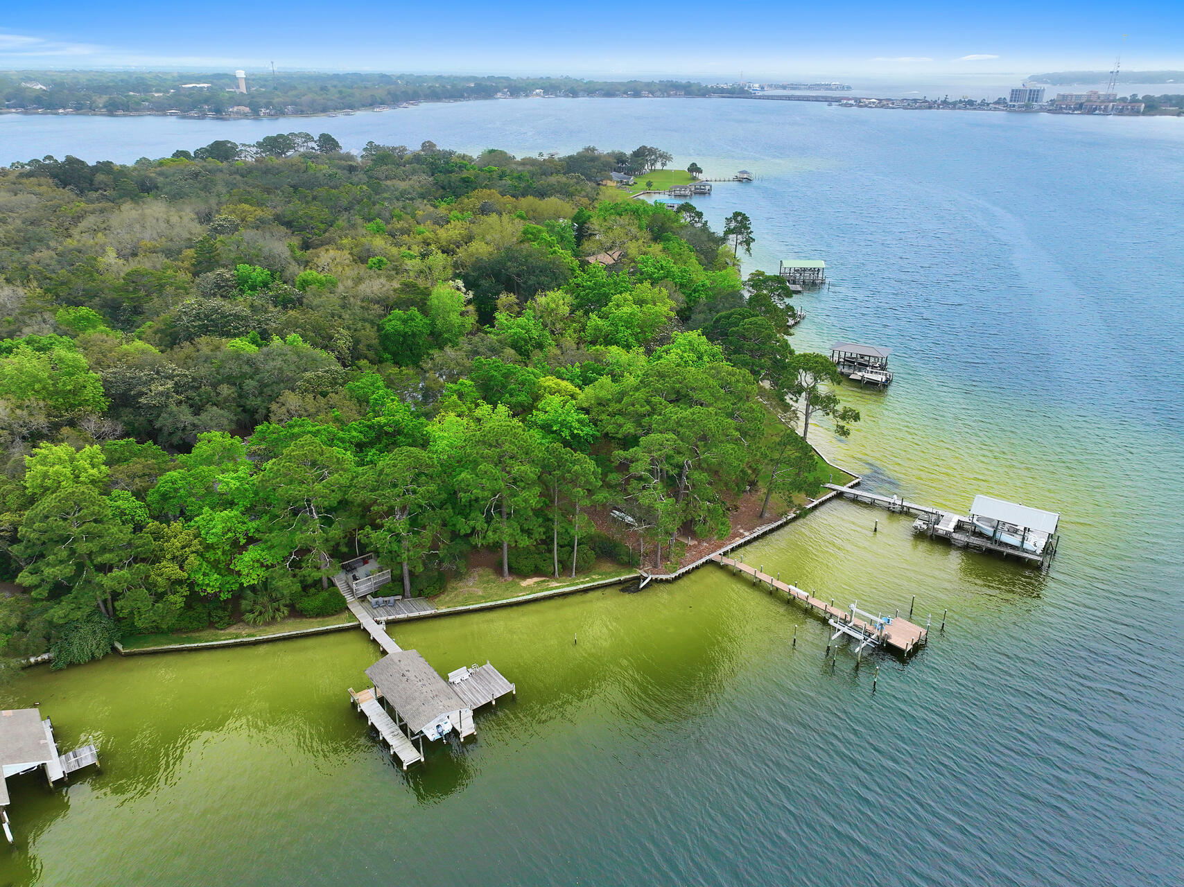 PARADISE POINT - Residential Lease