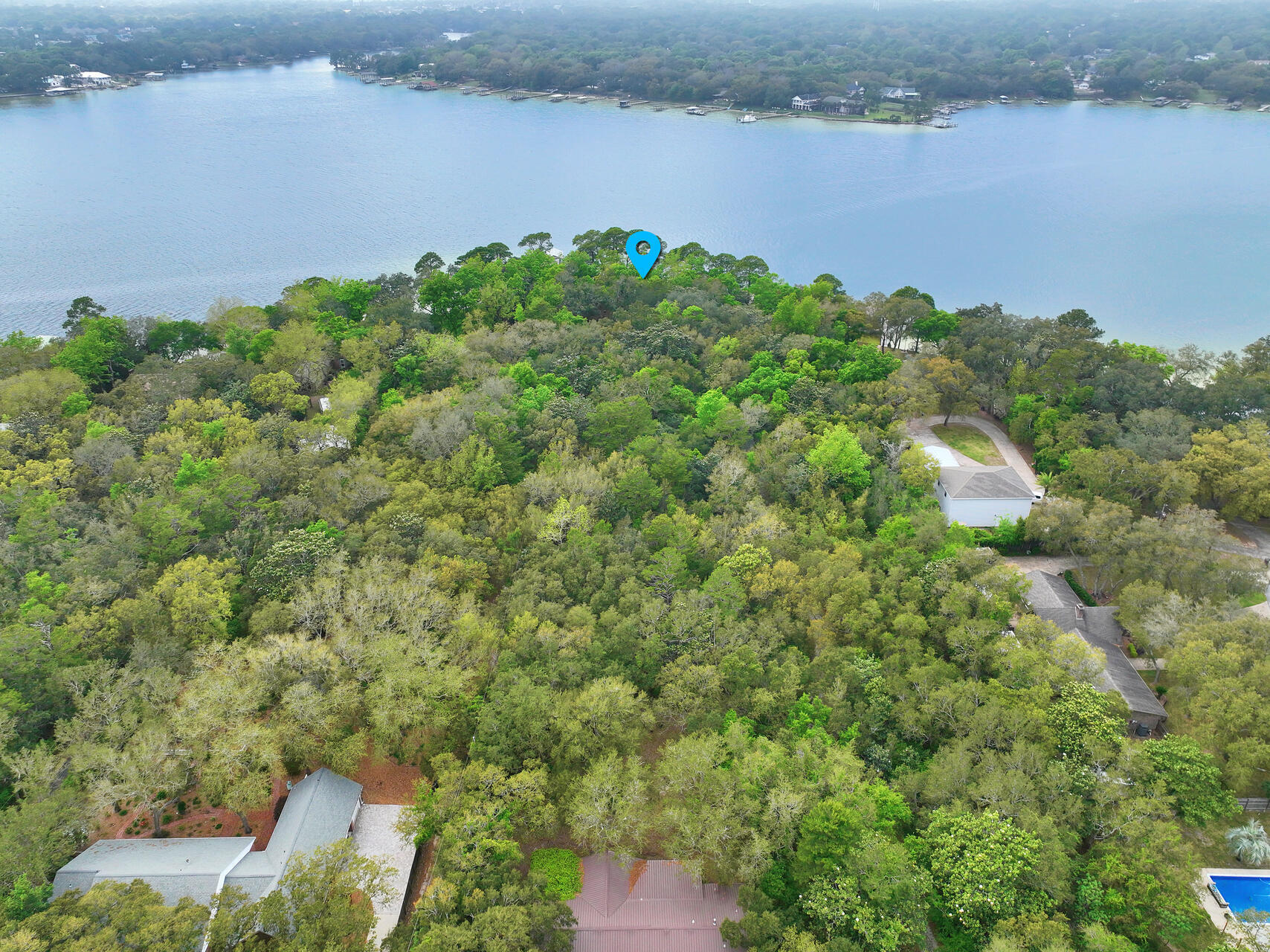 PARADISE POINT - Residential Lease