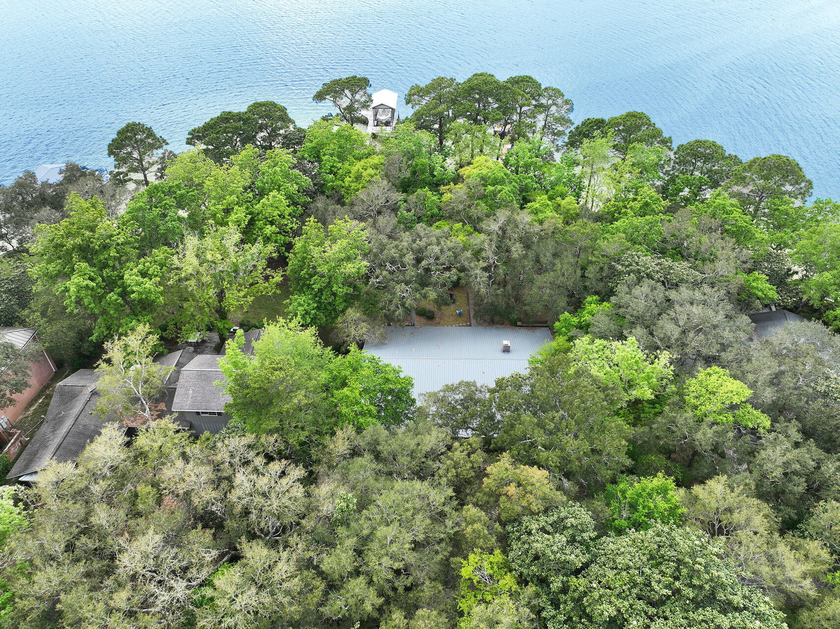 PARADISE POINT - Residential Lease