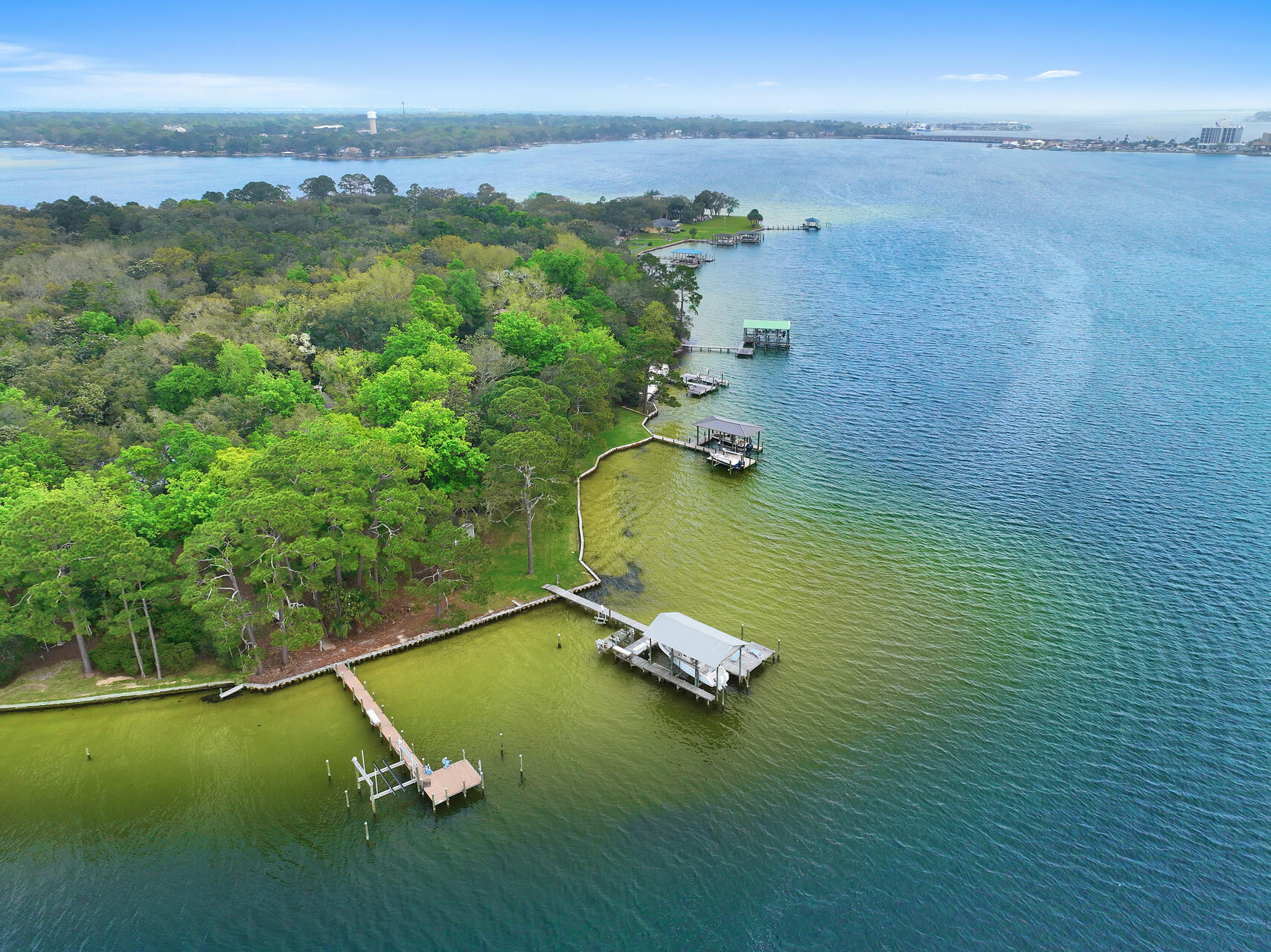 PARADISE POINT - Residential Lease