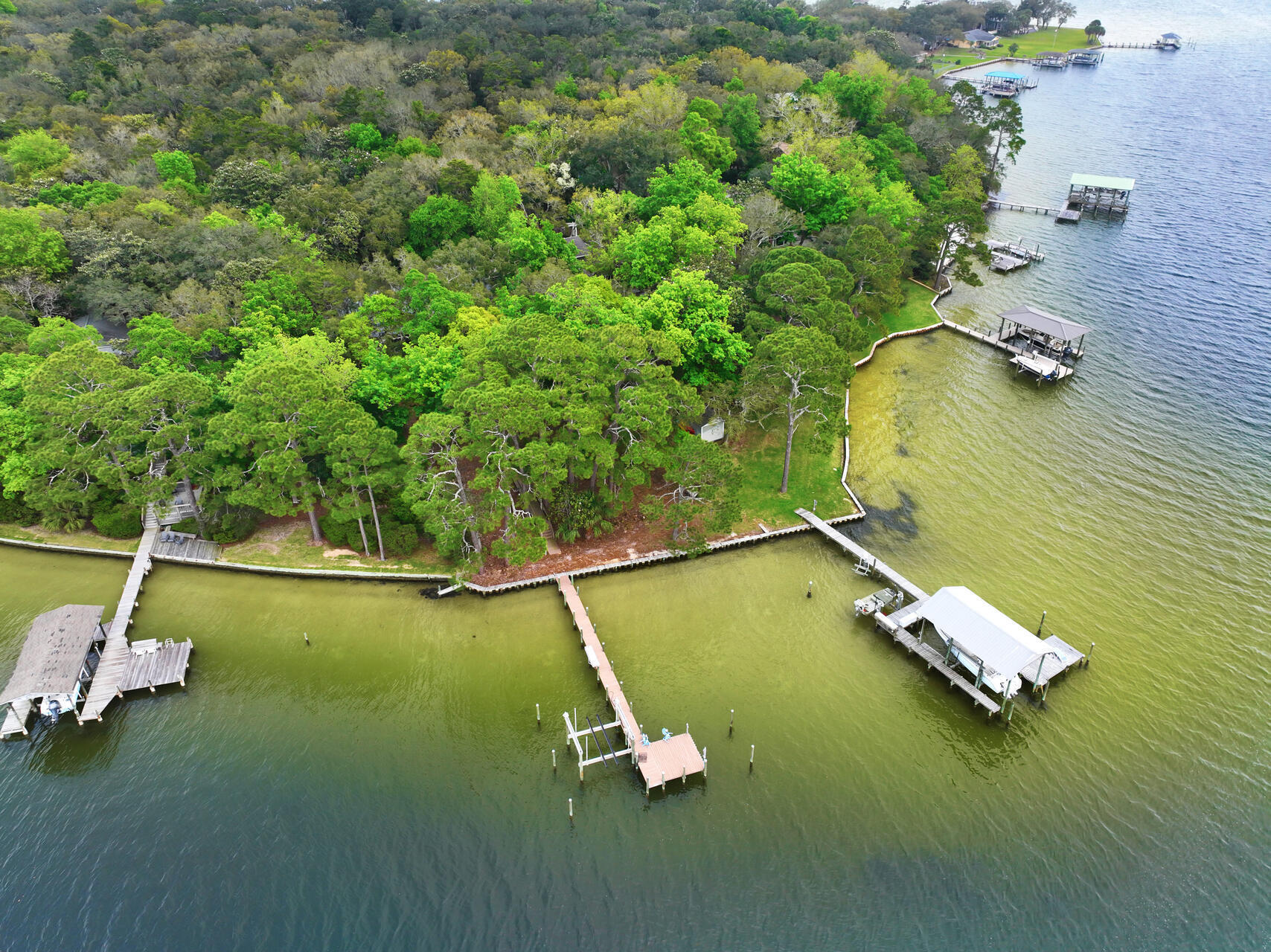 PARADISE POINT - Residential Lease