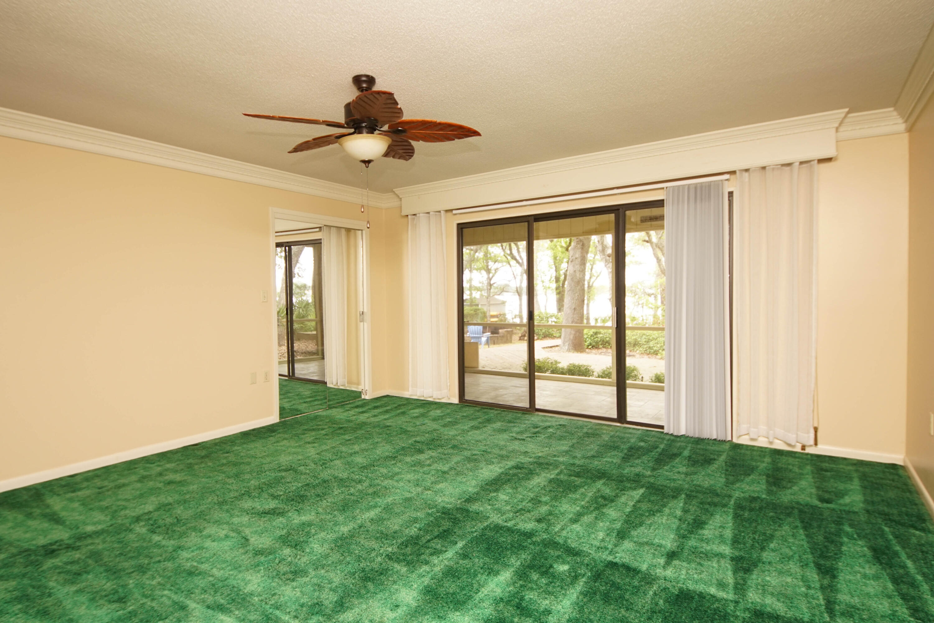 PARADISE POINT - Residential Lease