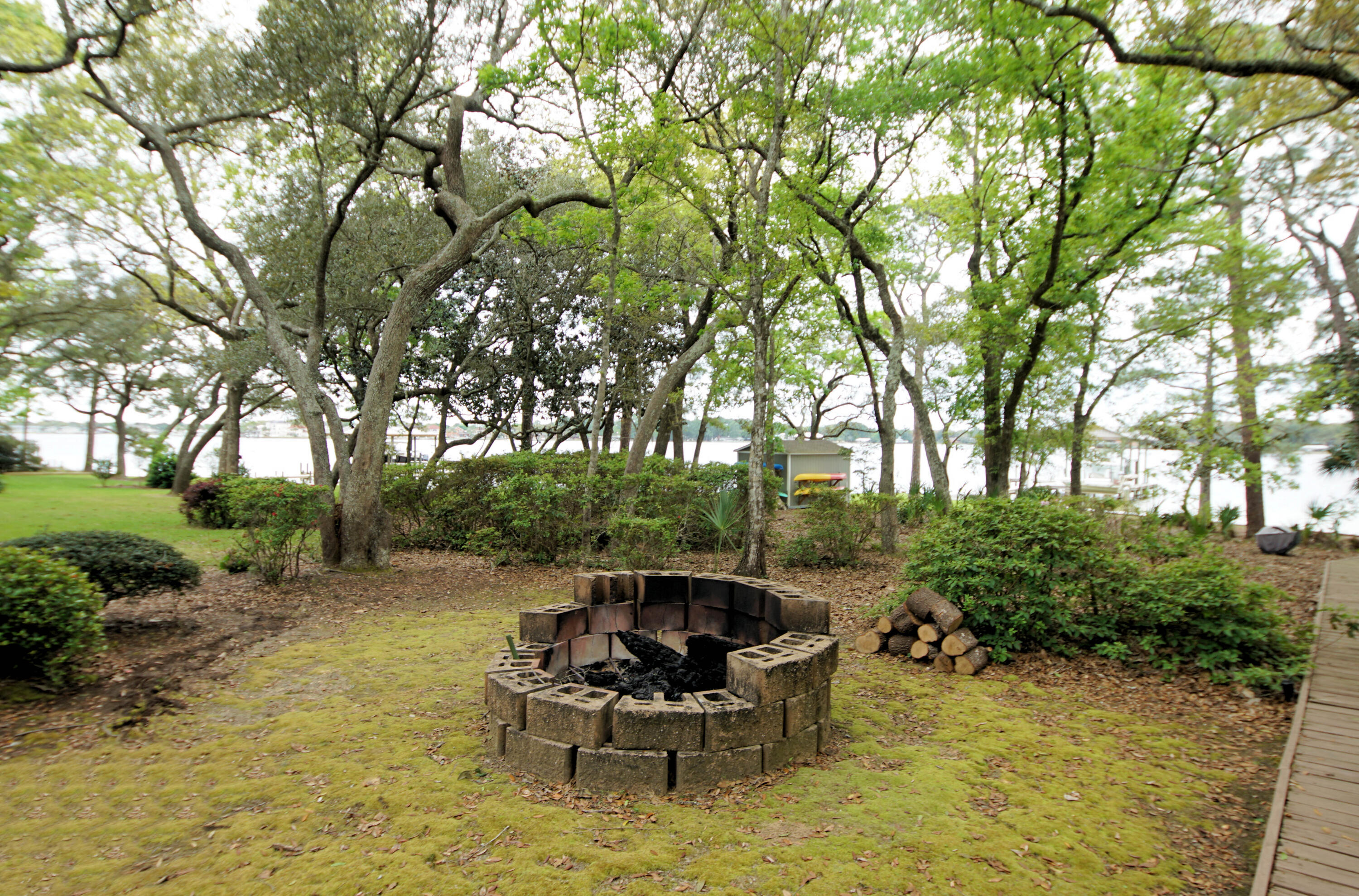 PARADISE POINT - Residential Lease