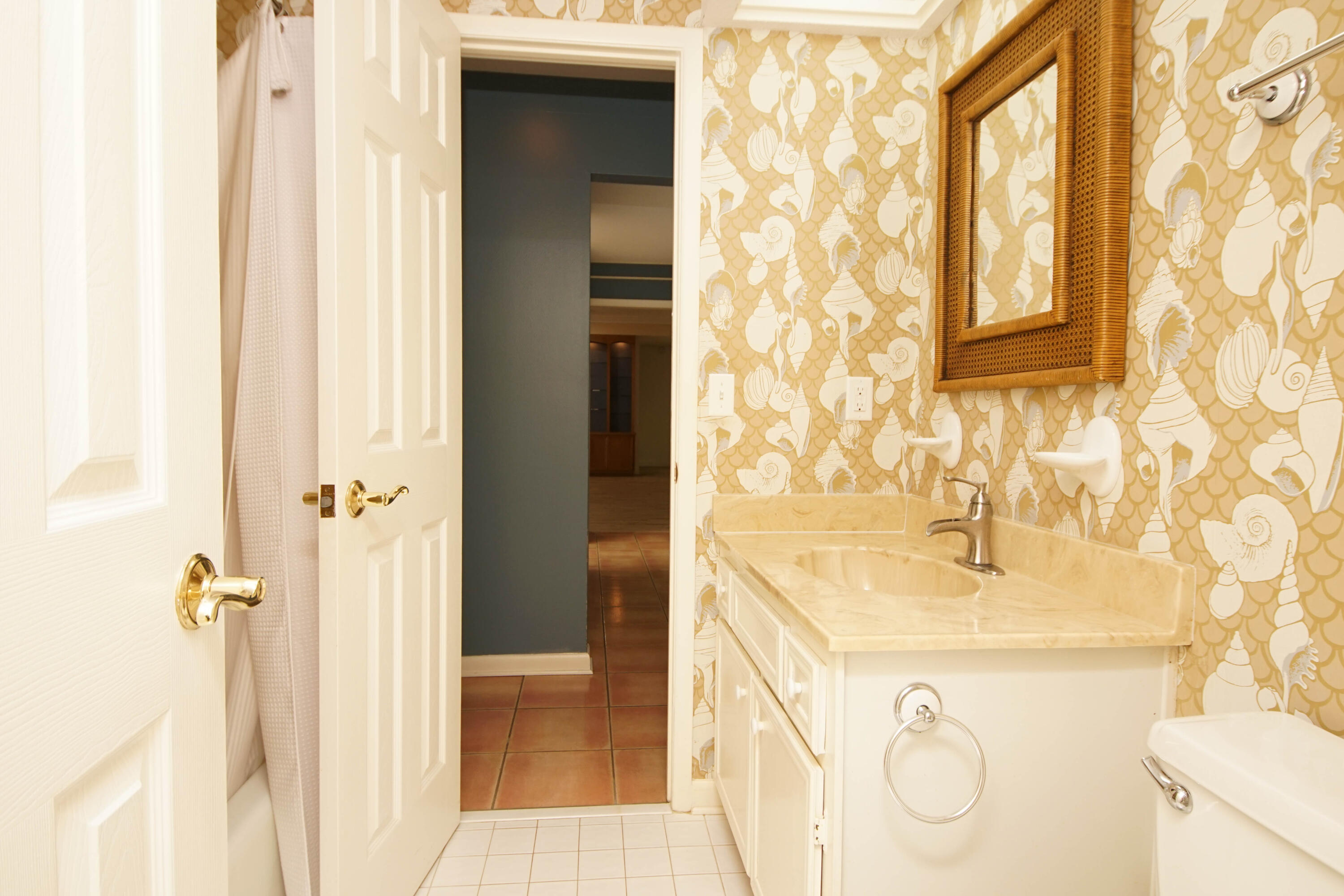 PARADISE POINT - Residential Lease