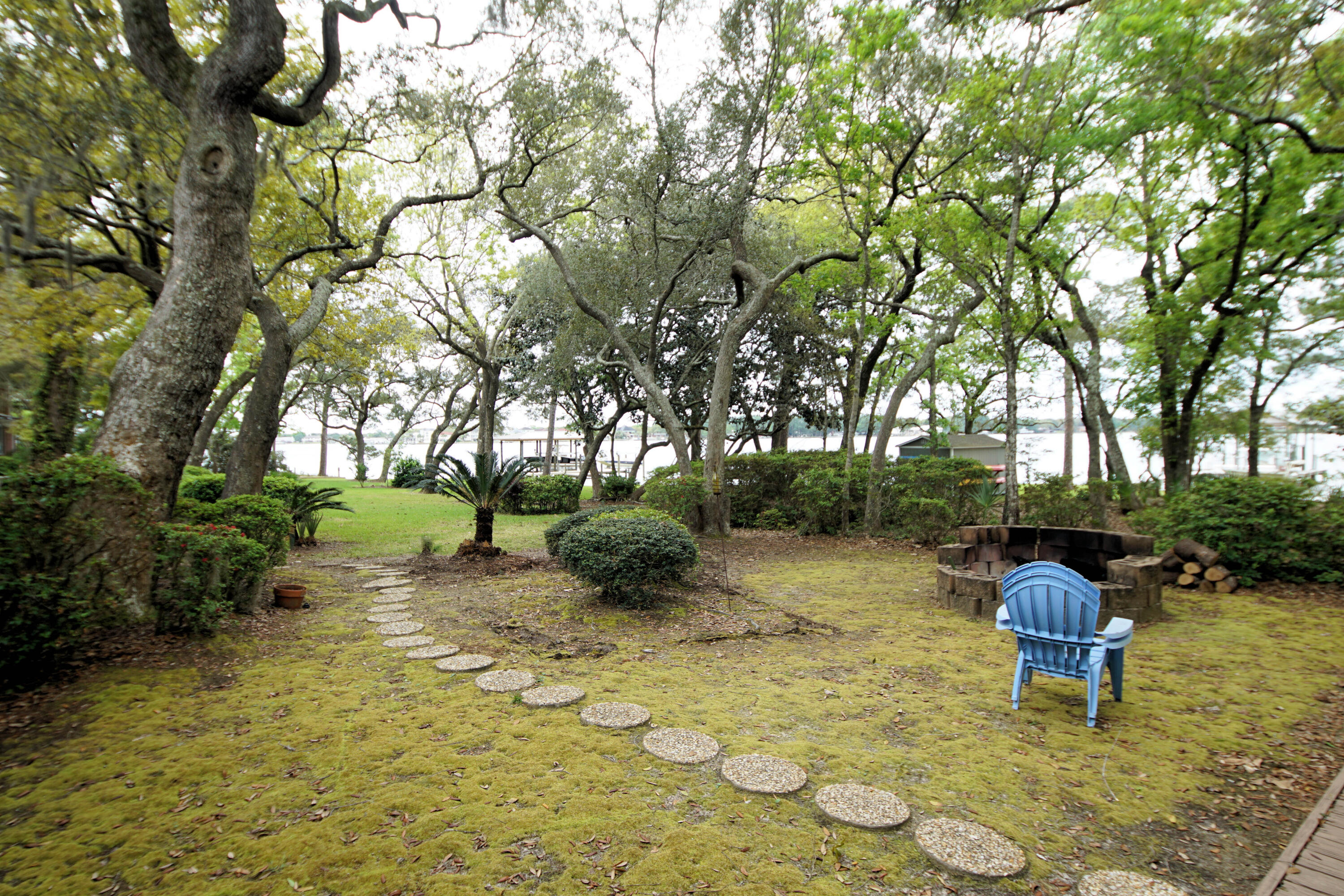 PARADISE POINT - Residential Lease