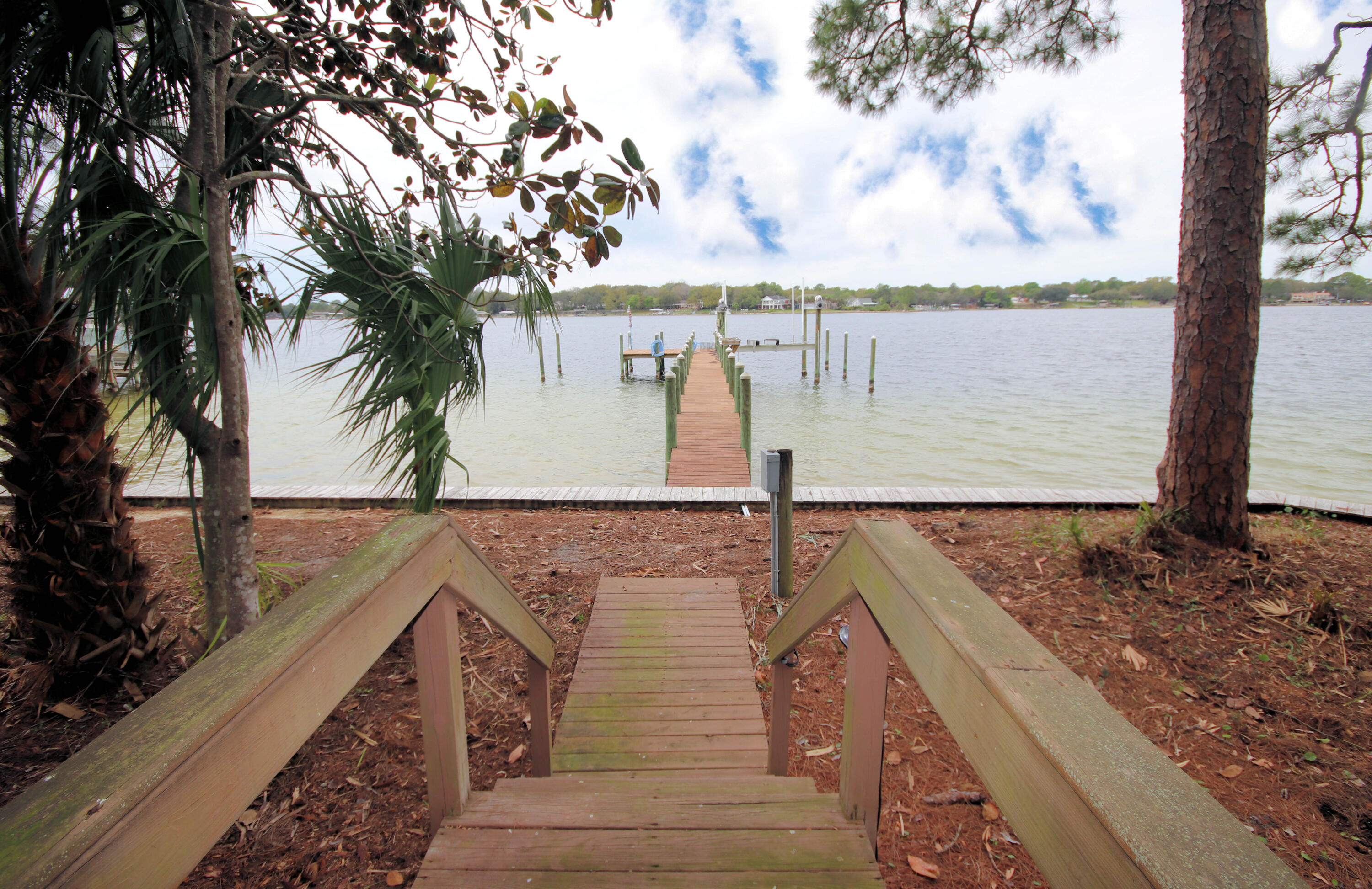 PARADISE POINT - Residential Lease