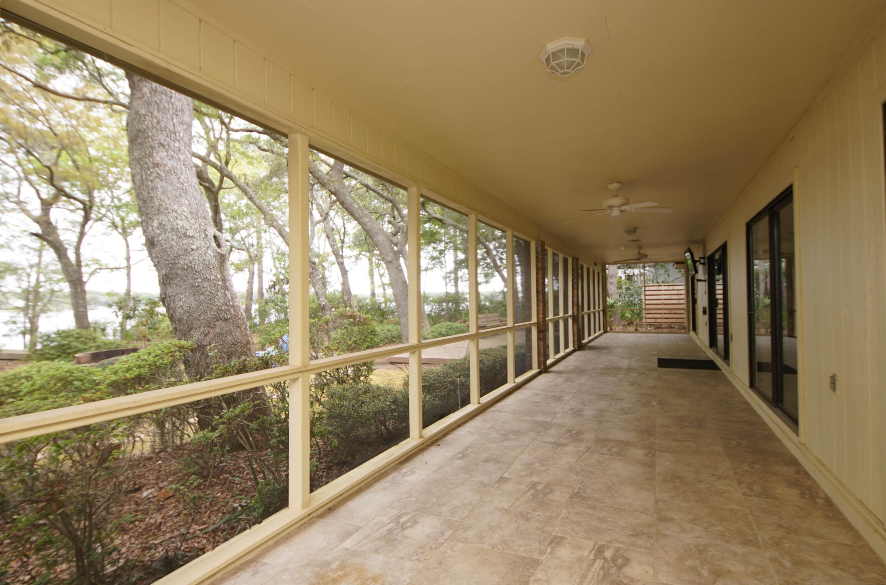 PARADISE POINT - Residential Lease