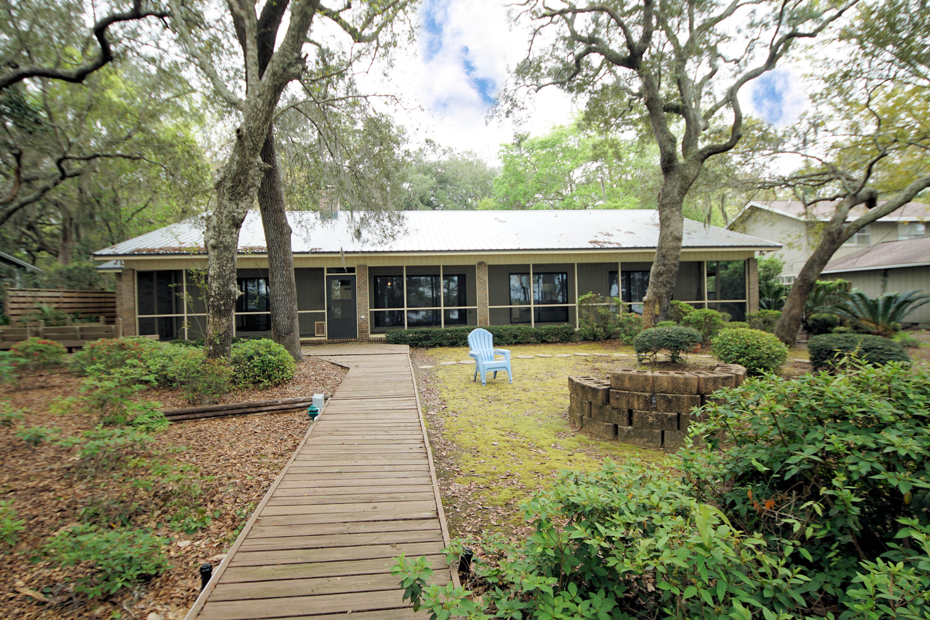 PARADISE POINT - Residential Lease