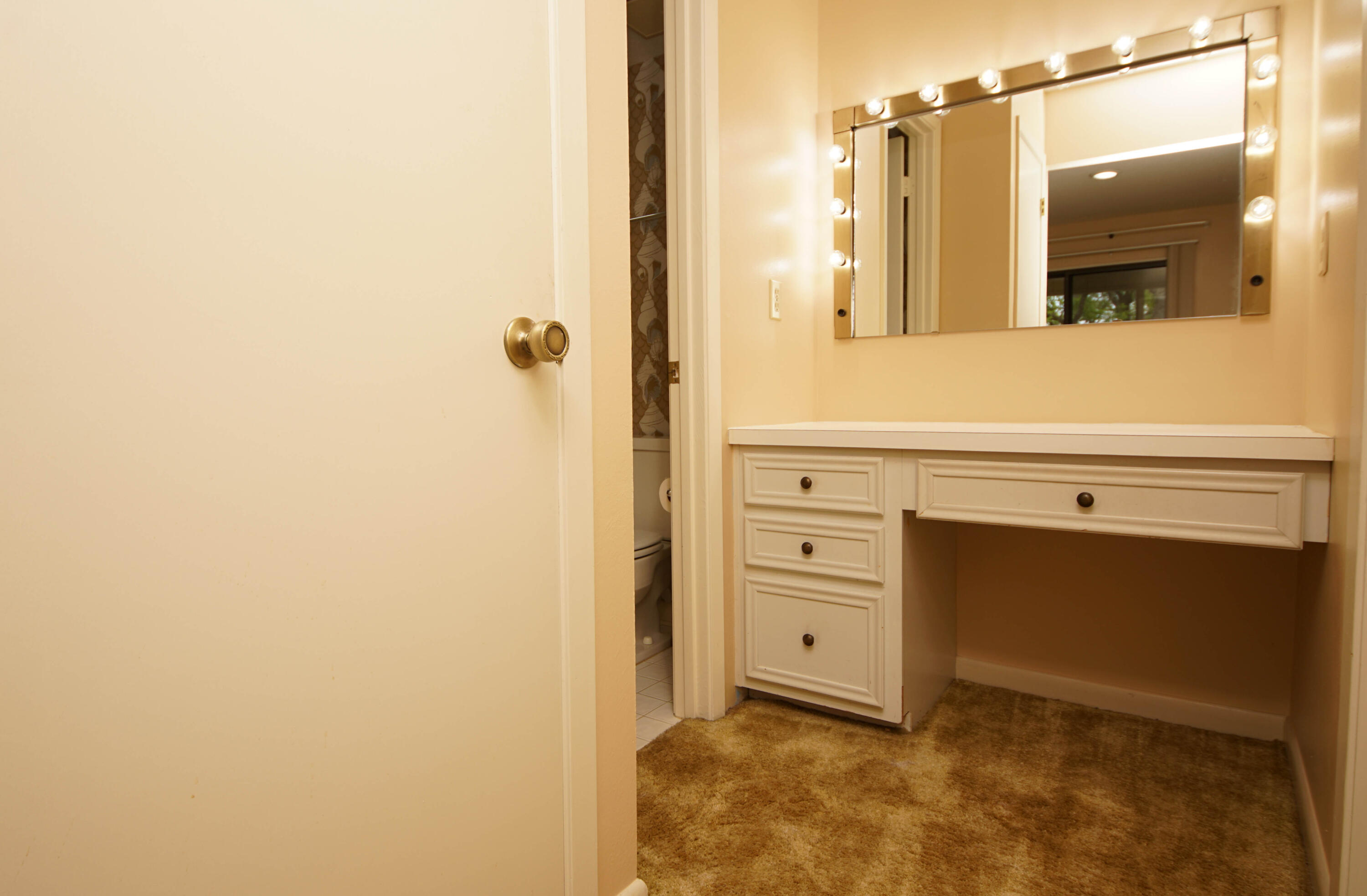 PARADISE POINT - Residential Lease