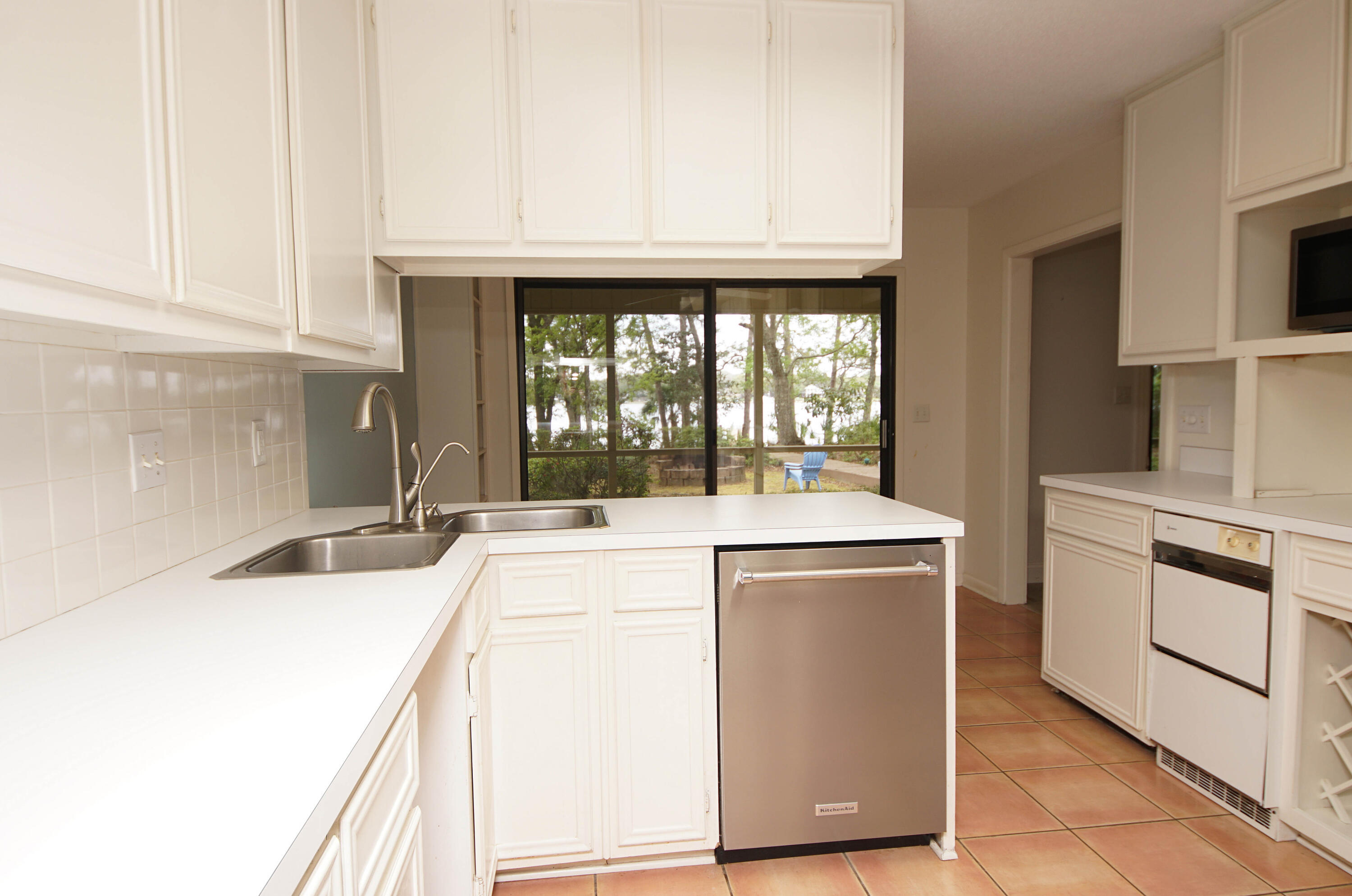 PARADISE POINT - Residential Lease