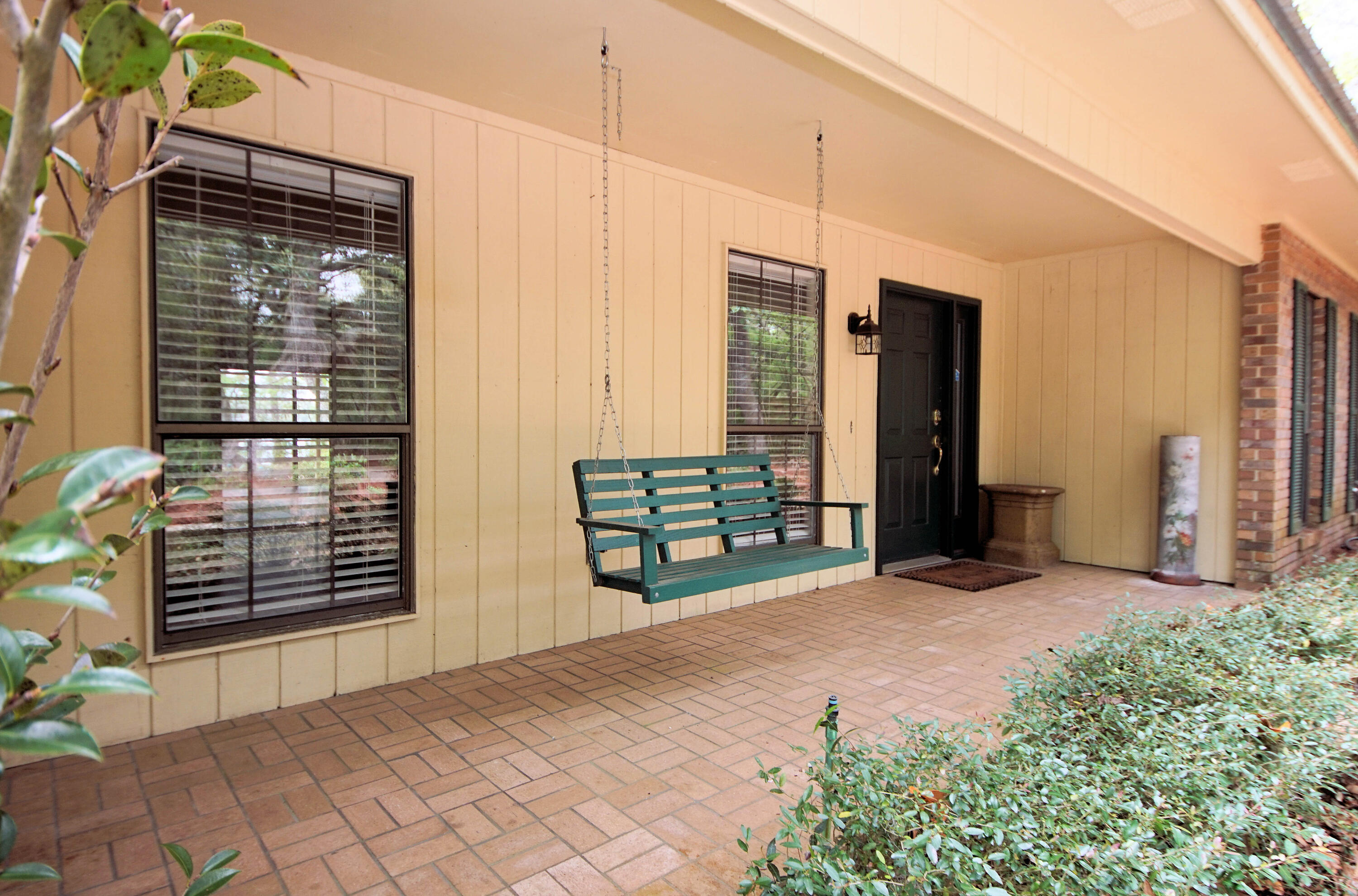 PARADISE POINT - Residential Lease