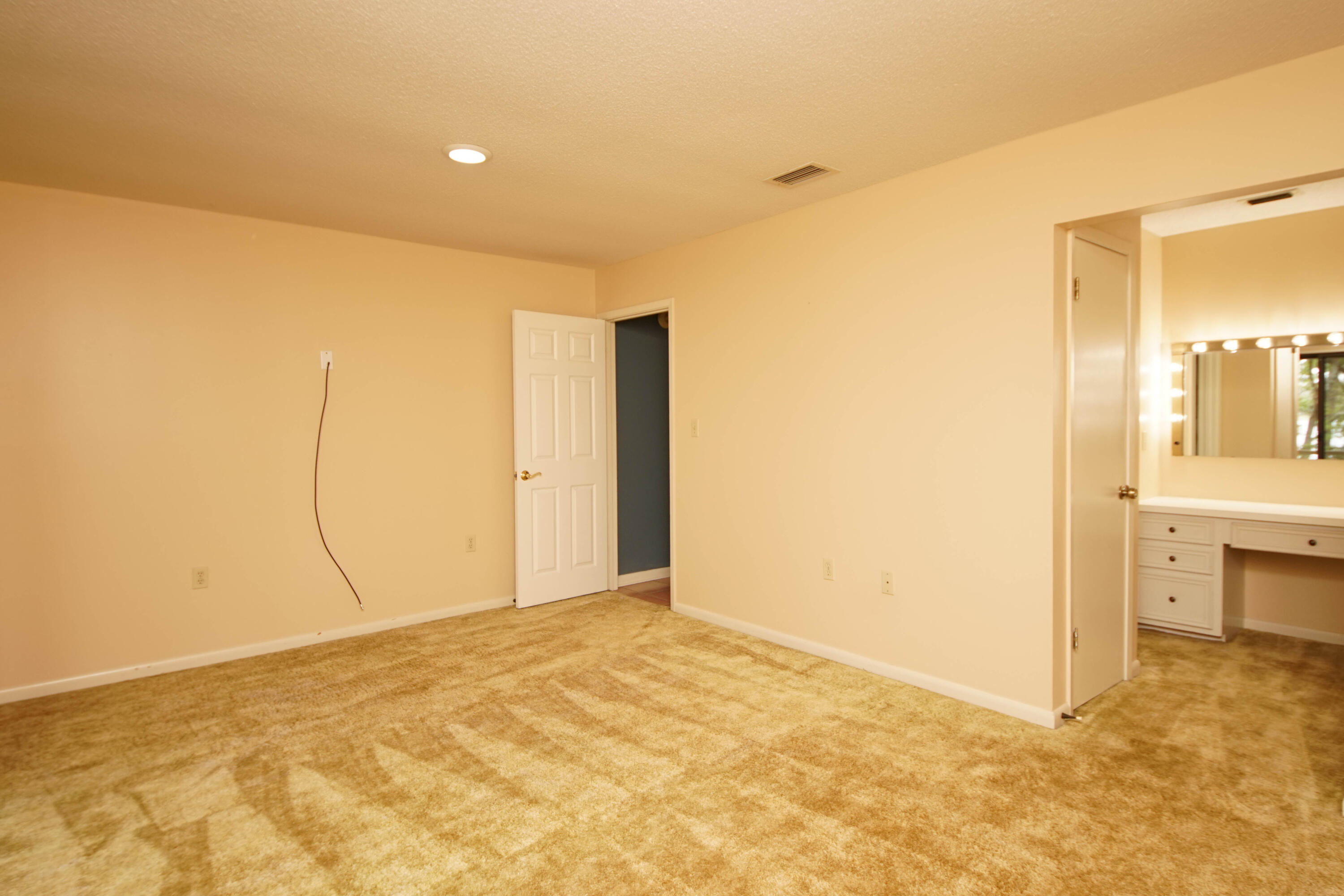 PARADISE POINT - Residential Lease