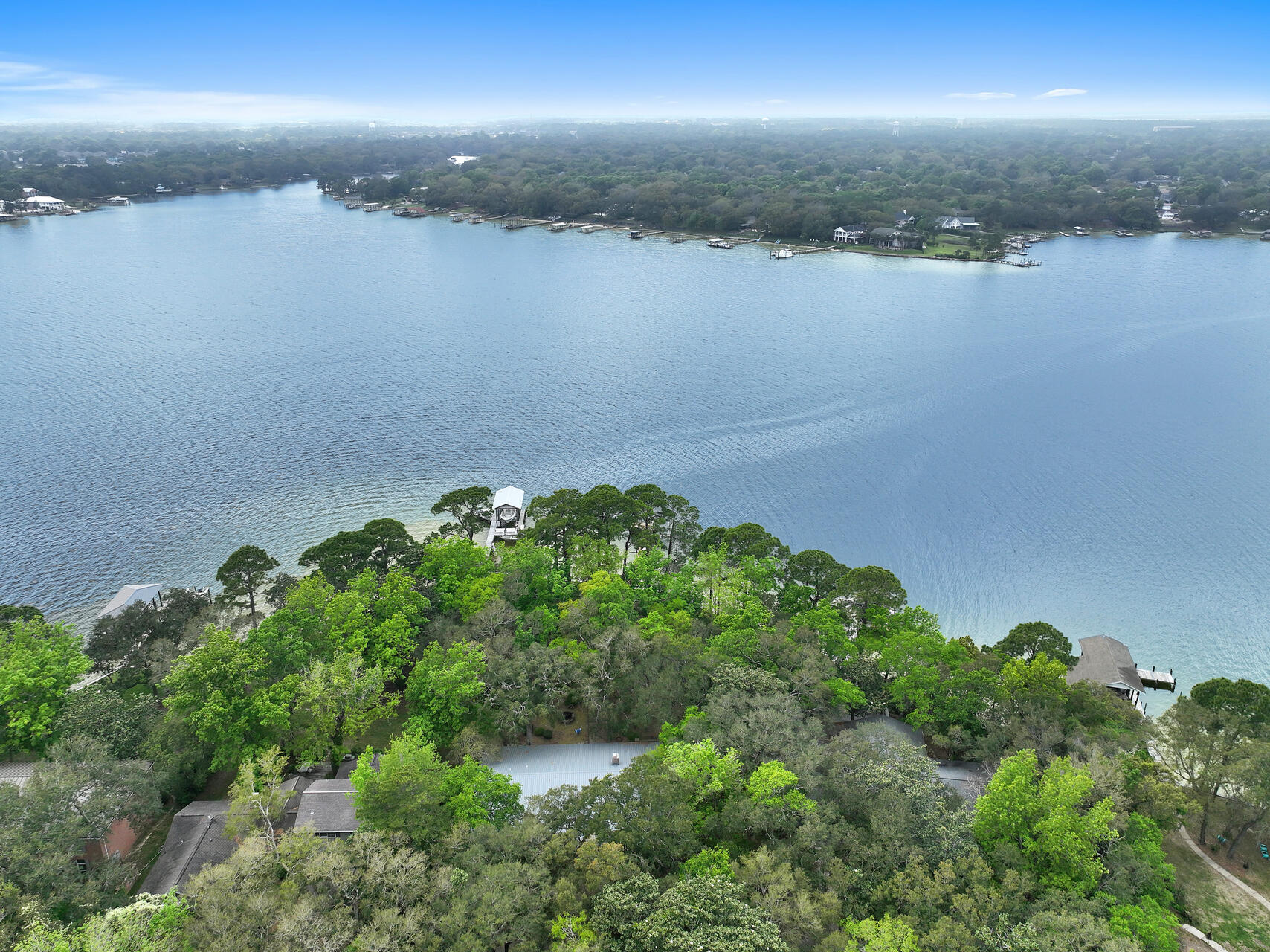 PARADISE POINT - Residential Lease