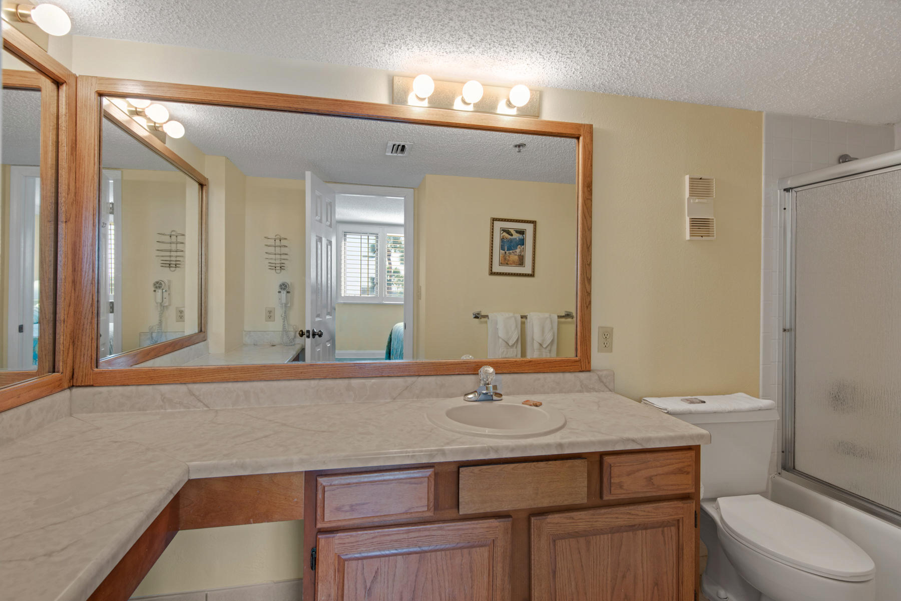 ISLANDER CONDO - Residential