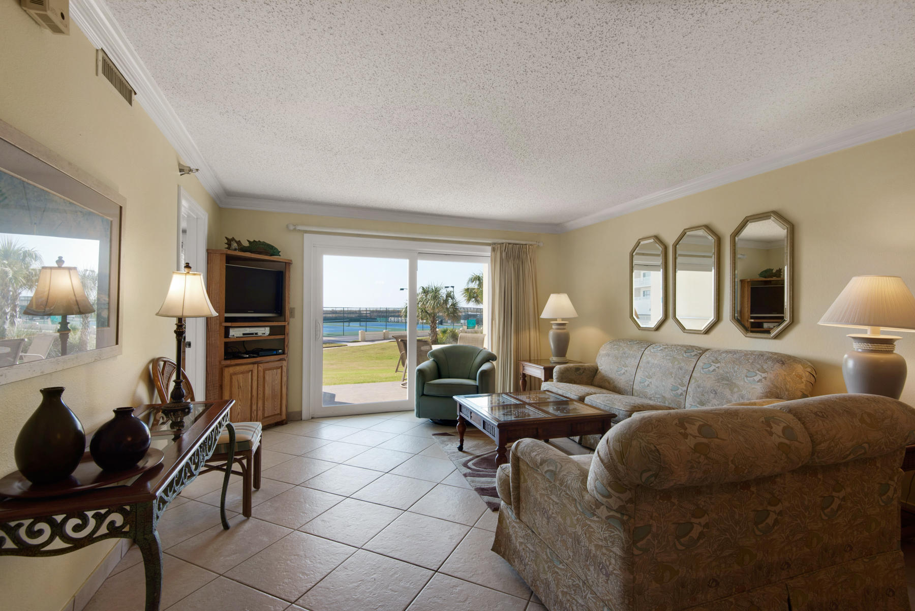 ISLANDER CONDO - Residential