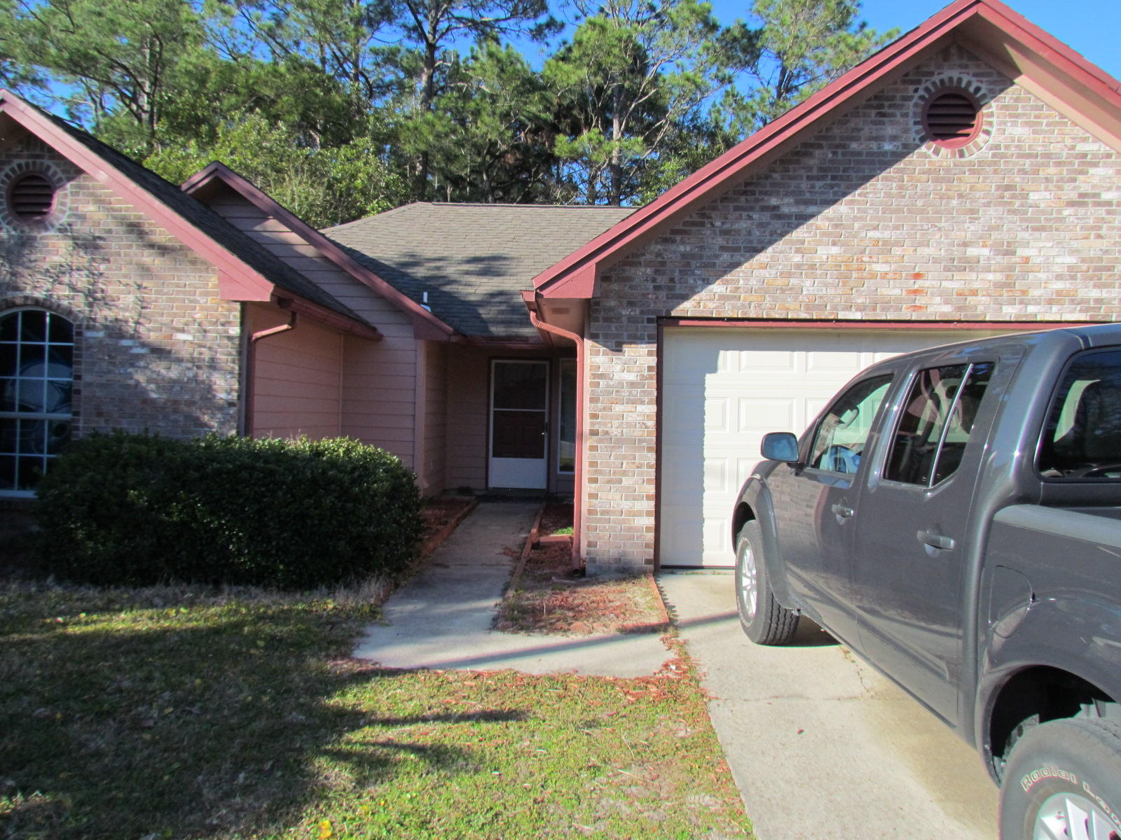 Cute 3- bedroom 2- bath single family home just around the corner from Twin Cities Hospital. Fireplace,2- car garage, fenced back yard, owner will consider small pet with yearly $250 non refundable pet fee and a one time $250 pet deposit .Available June 30, 2017 for $1200/month