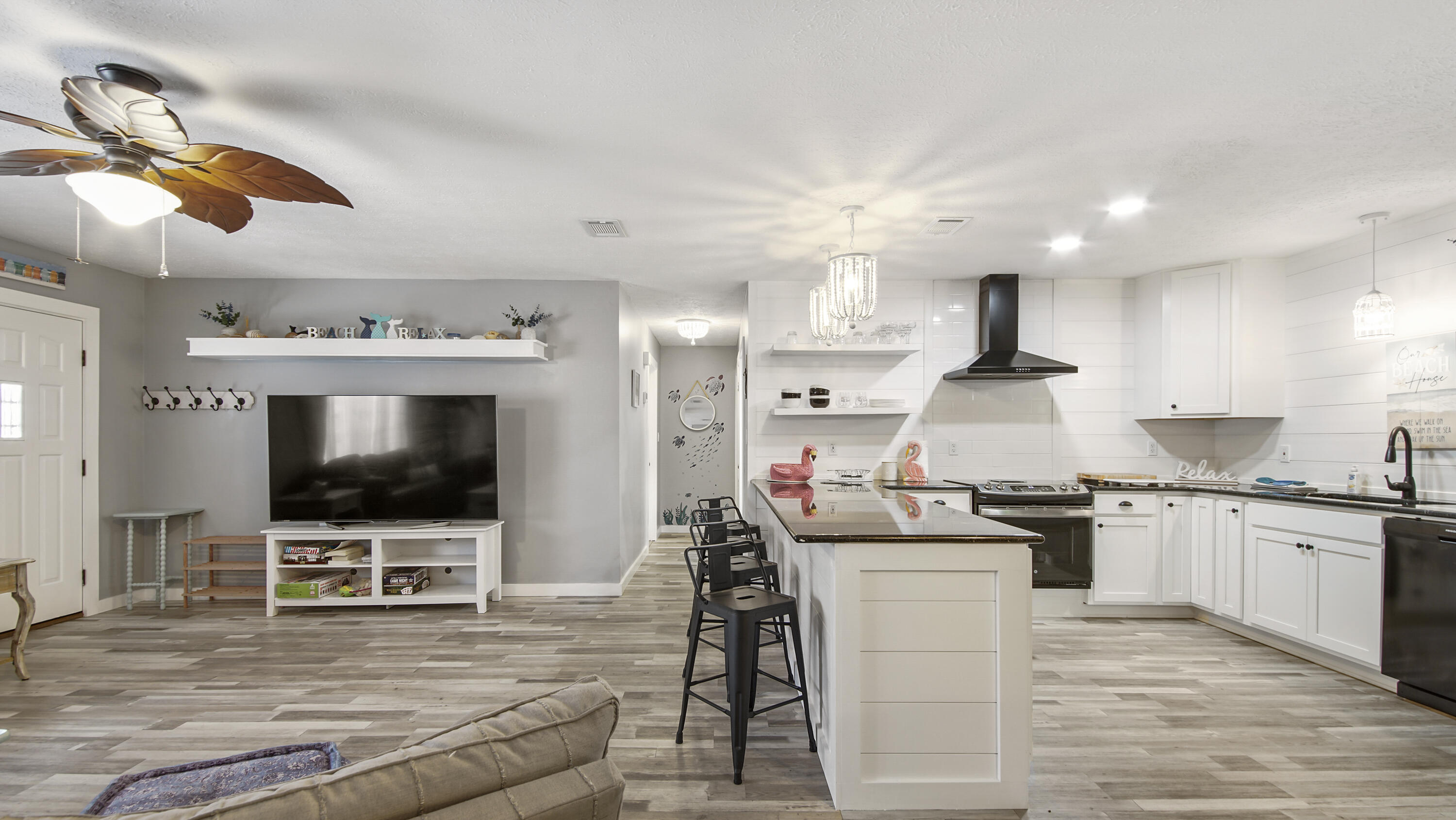 WHITE SANDS ESTATES - Residential