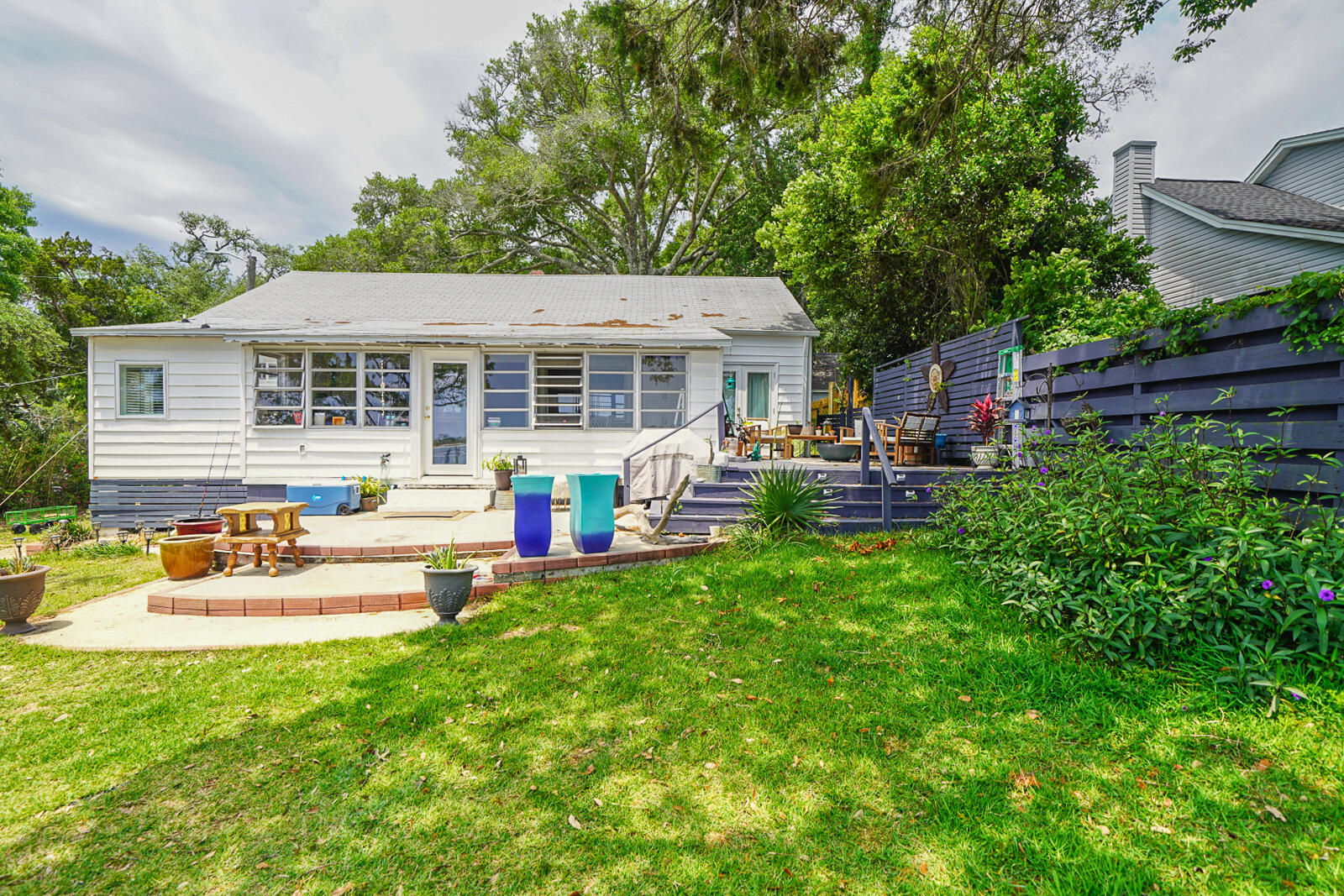 MCINTYRE S/D TO MARY ESTHER - Residential
