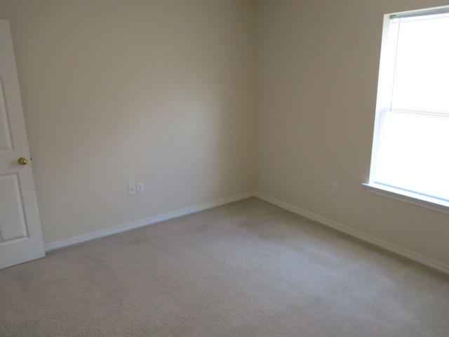 COLLEGE COURT 1ST ADDN - Residential Lease