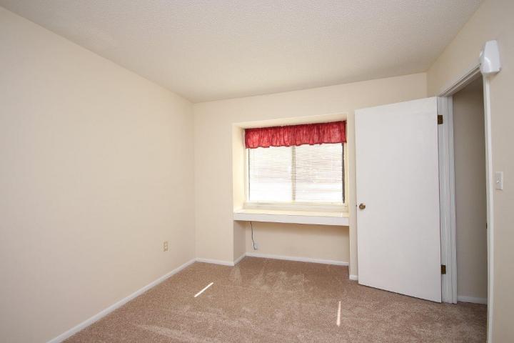 HIDDEN COVE T/H - Residential Lease