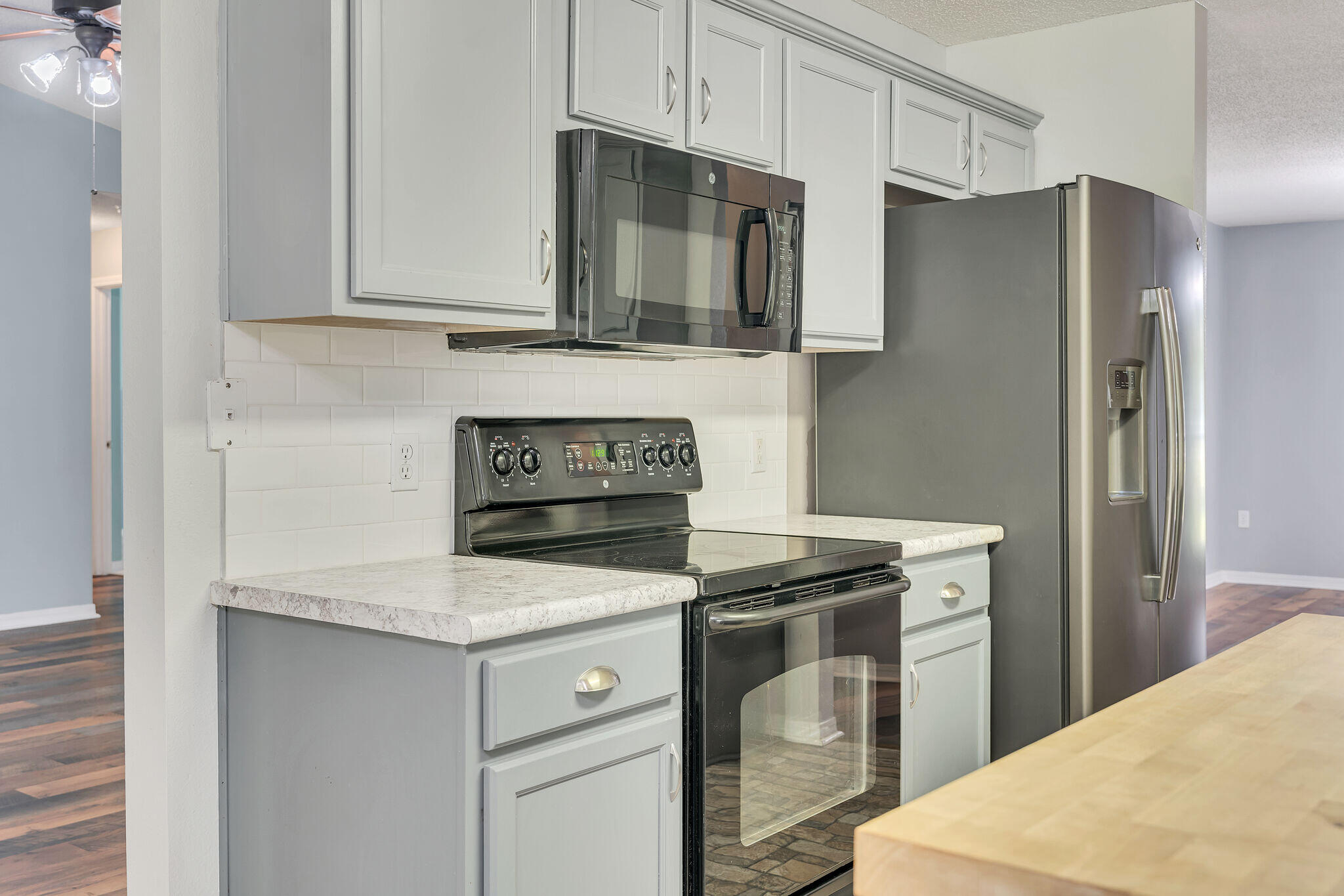 COUNTRYWOOD EST - Residential Lease
