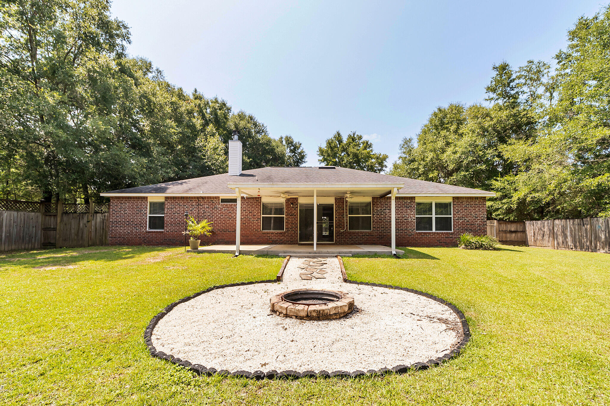 COUNTRYWOOD EST - Residential Lease