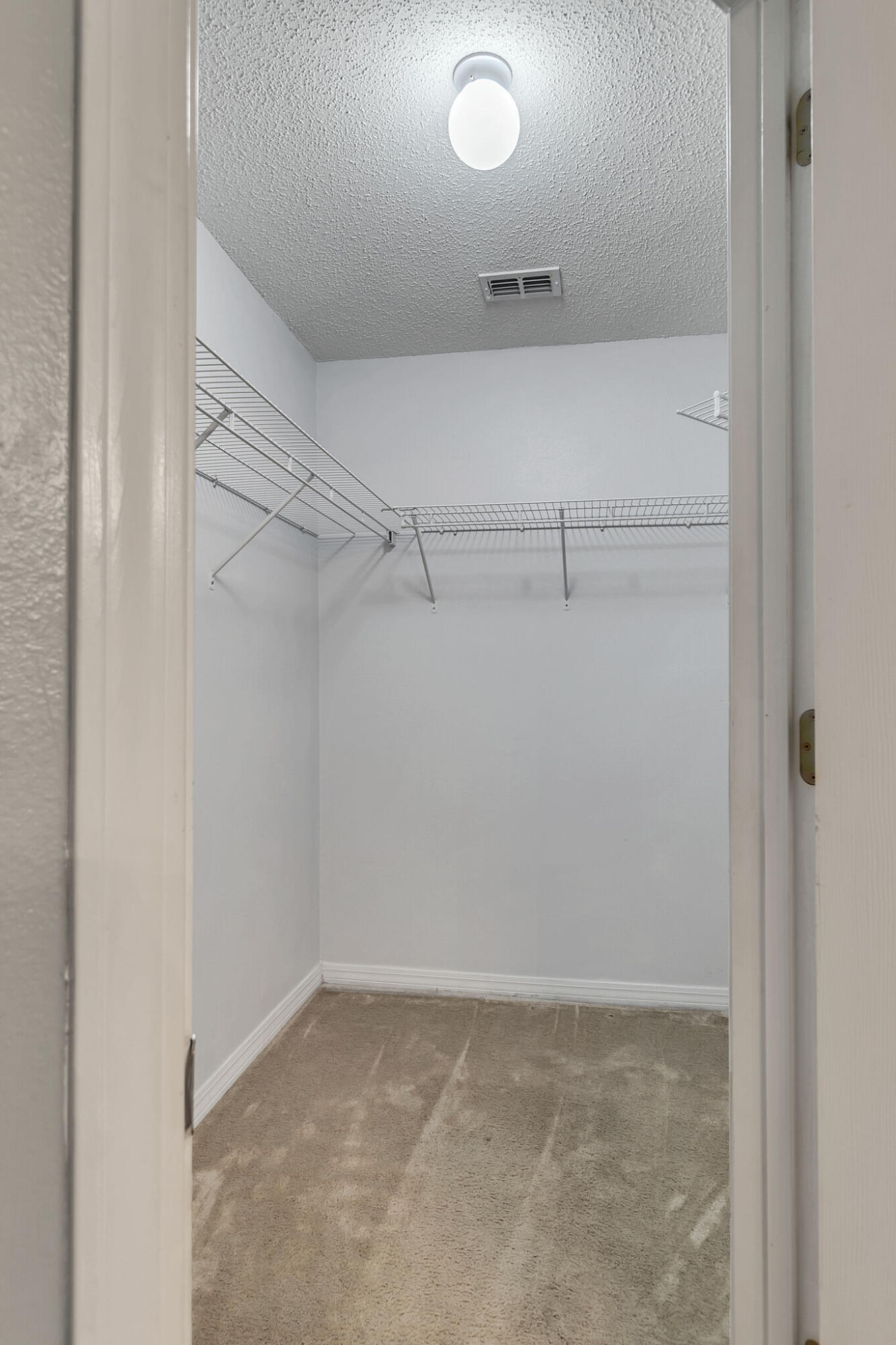 COUNTRYWOOD EST - Residential Lease