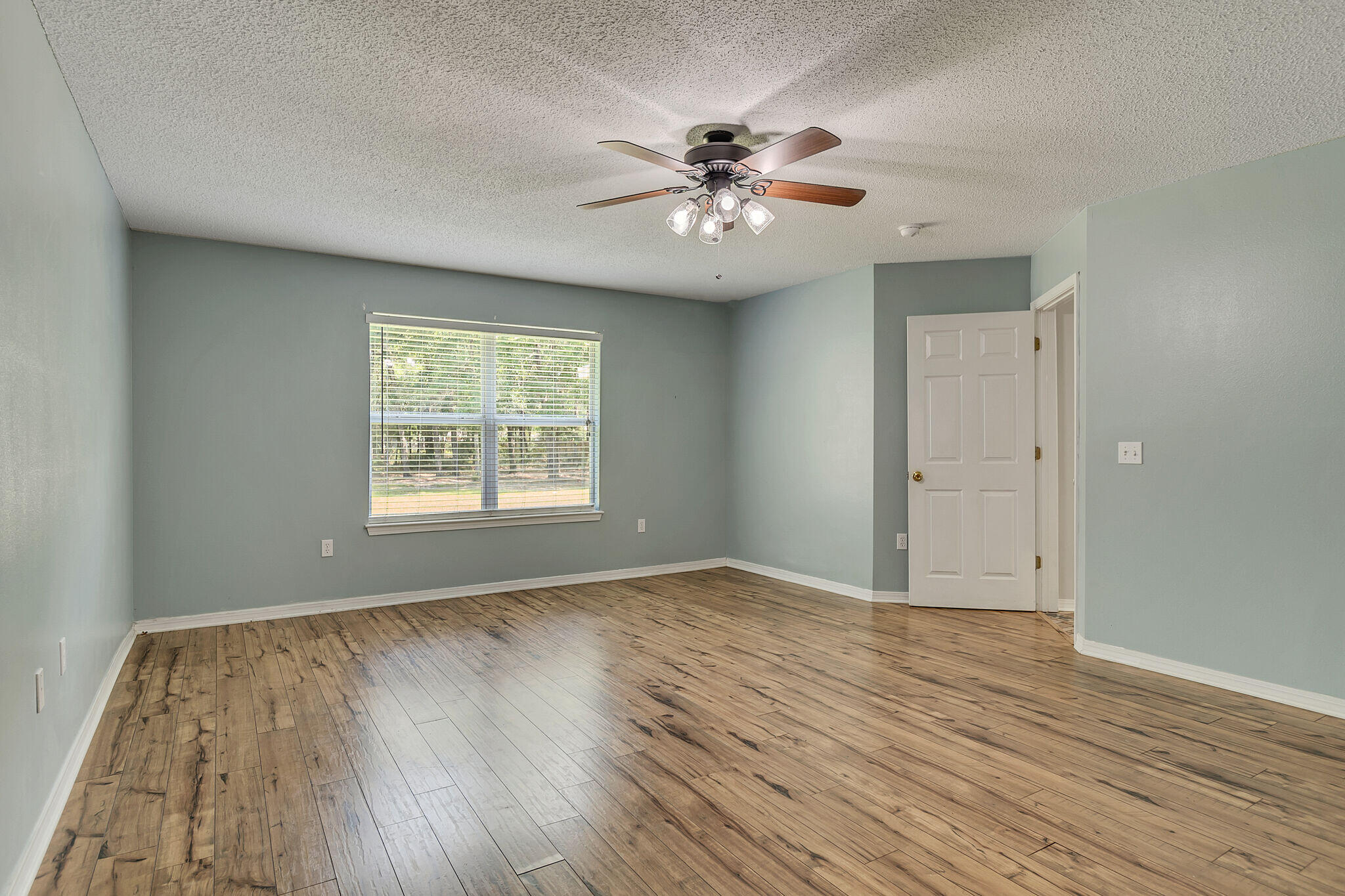 COUNTRYWOOD EST - Residential Lease
