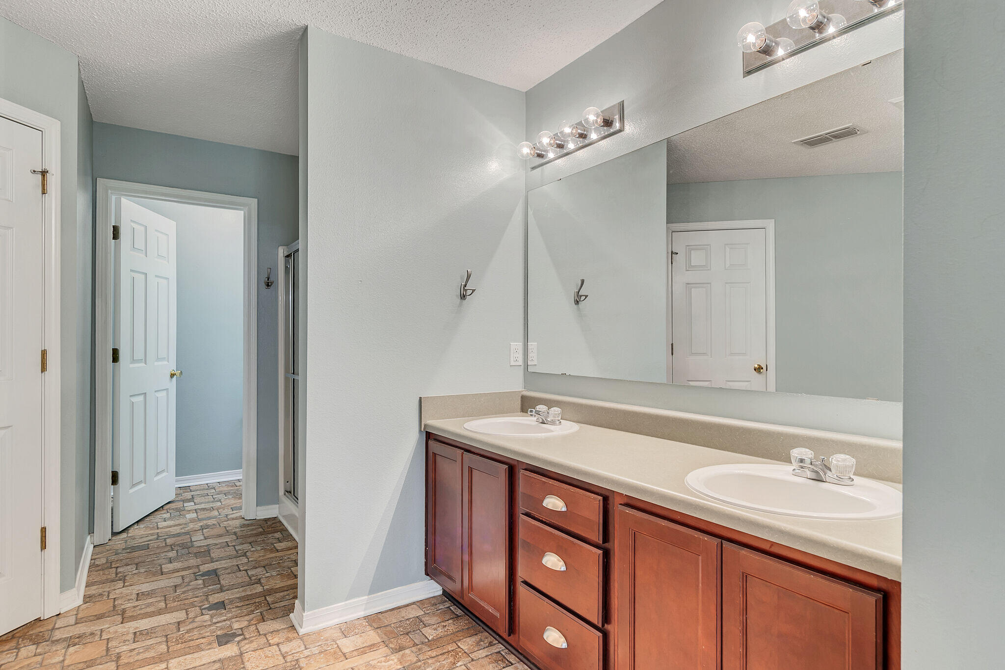 COUNTRYWOOD EST - Residential Lease
