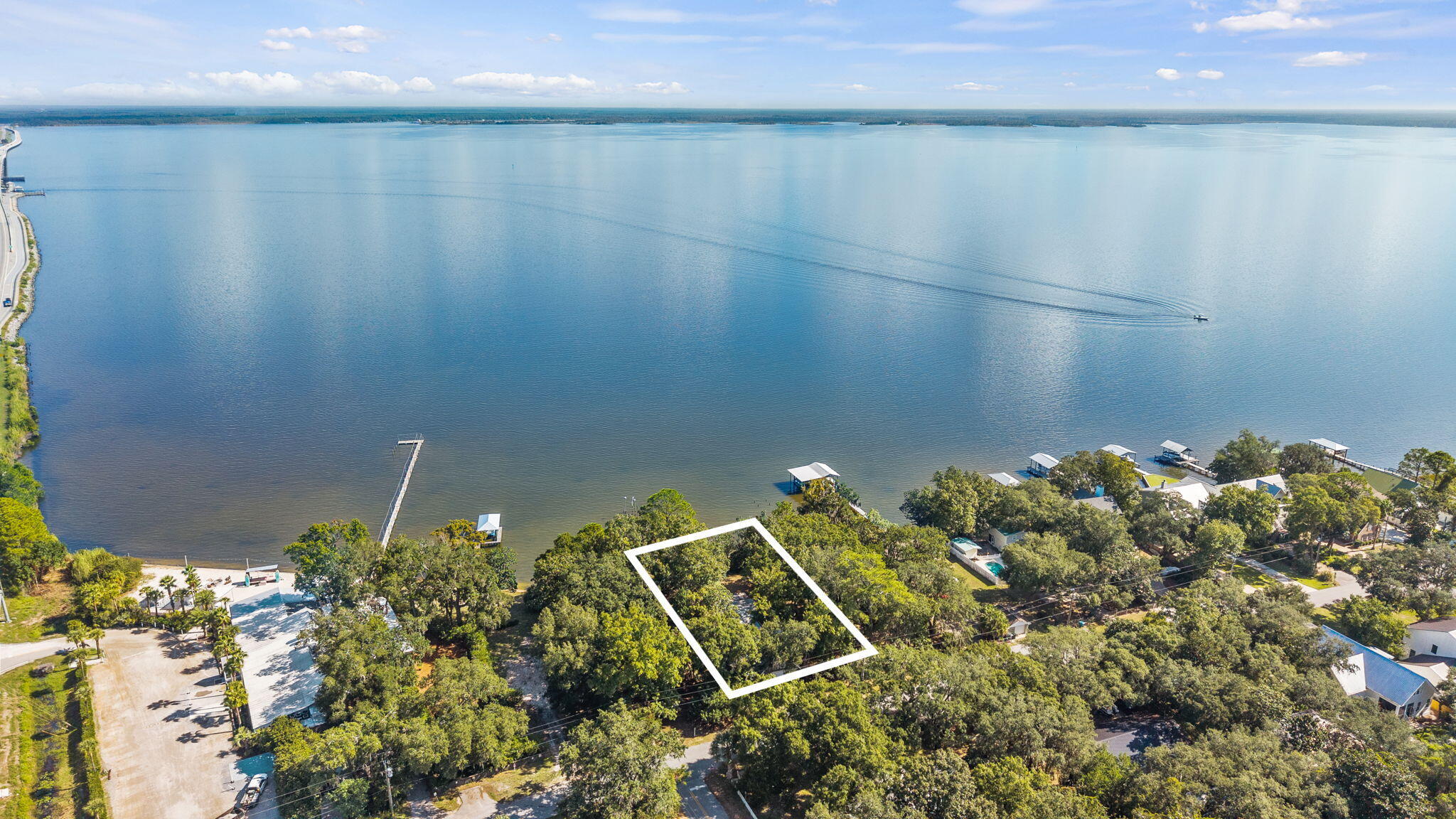 NO RECORDED SUBDIVISION - Land