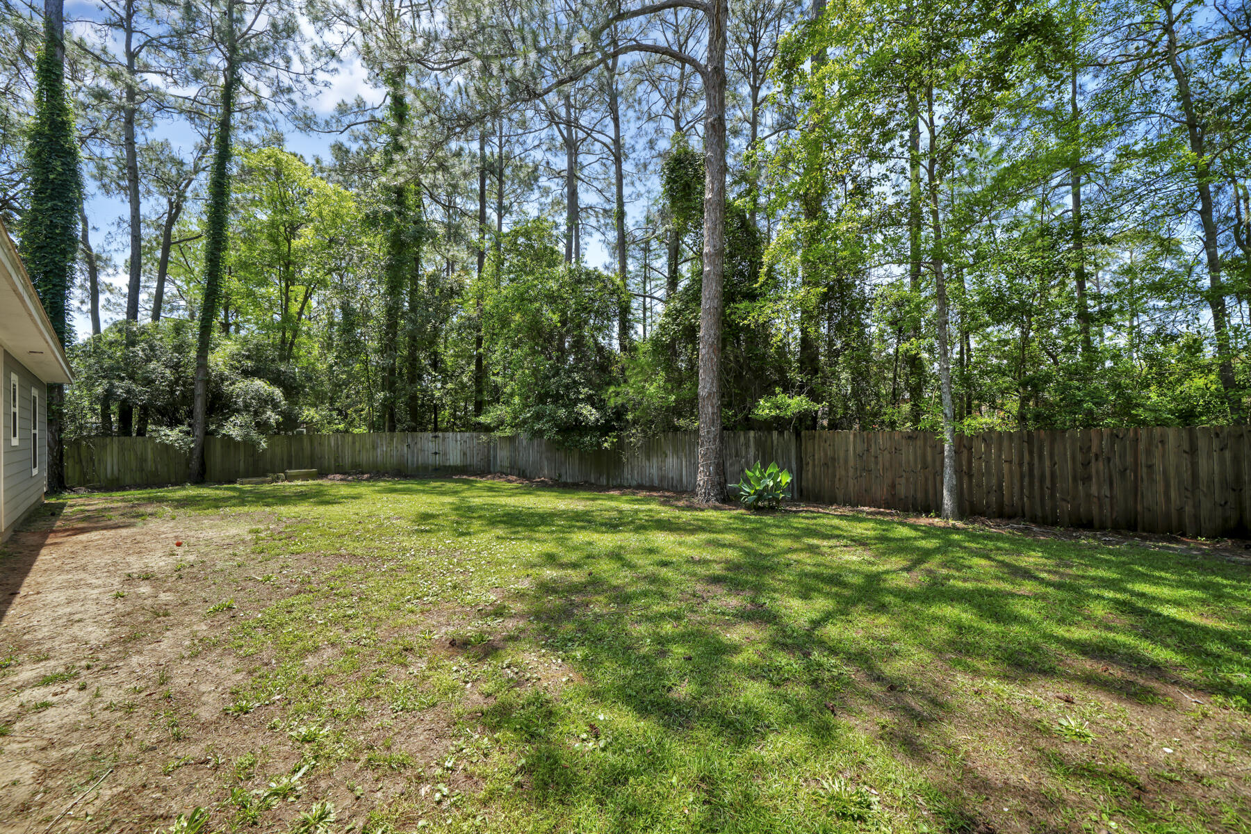 COMMODORE PARK - Residential Lease