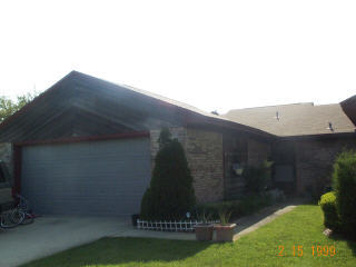 BEAUTIFUL PATIO HOME WITH 2 CAR GARAGE/OPENER AND WOOD BURNING FIREPLACE. SPLIT BEDROOM PLAN; OPEN BACK PATIO; GREAT FOR COUPLE STARTING OUT; ROOMMATES! COMPLEX HAS POOL FOR TENANTS ENJOYMENT AND YARD SERVICE IS INCLUDED SO YOU GET TO RELAX AND ENJOY! SORRY NO PETS.