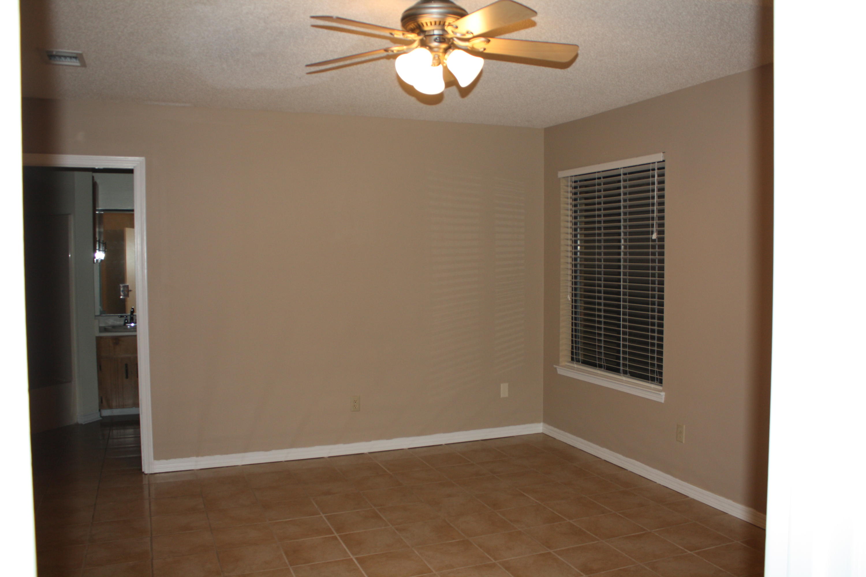 COUNTRYVIEW ESTATES 1ST ADDN - Residential Lease