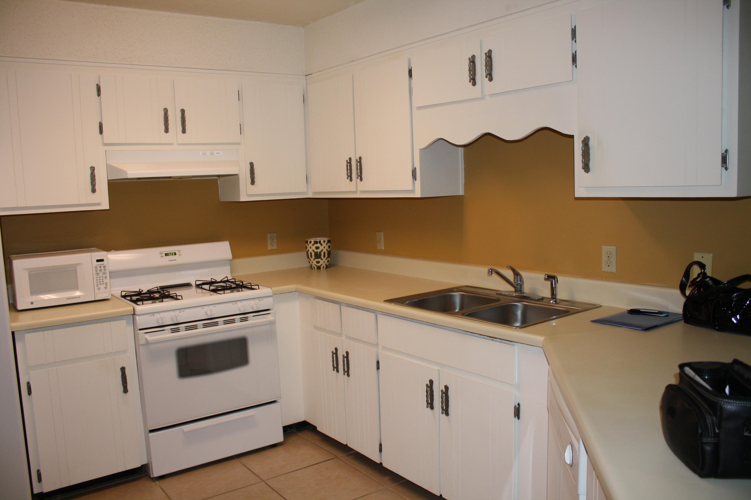 COUNTRYVIEW ESTATES 1ST ADDN - Residential Lease