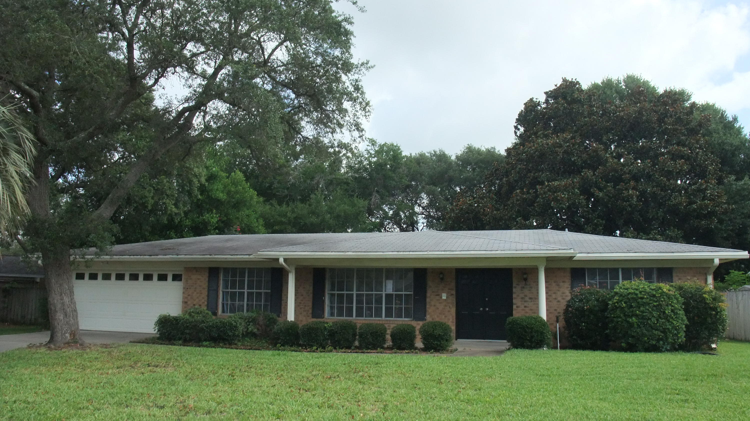 Great Home in wonderful NEIGHBORHOOD. SELLERS HAS INSTALLED NEW FLOORING, ALL NEW COOPER WIRING, NEW PAINT, AND A NEW ROOF. A half bath is in garage for someone working outside or in garage.
Central location for all bases and schools
Come by and check out this home.