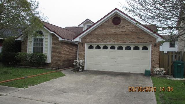 Spacious home just west of Hurlburt Field. Large eat-in kitchen, good size bedrooms and fenced back yard. Available April 10th.
