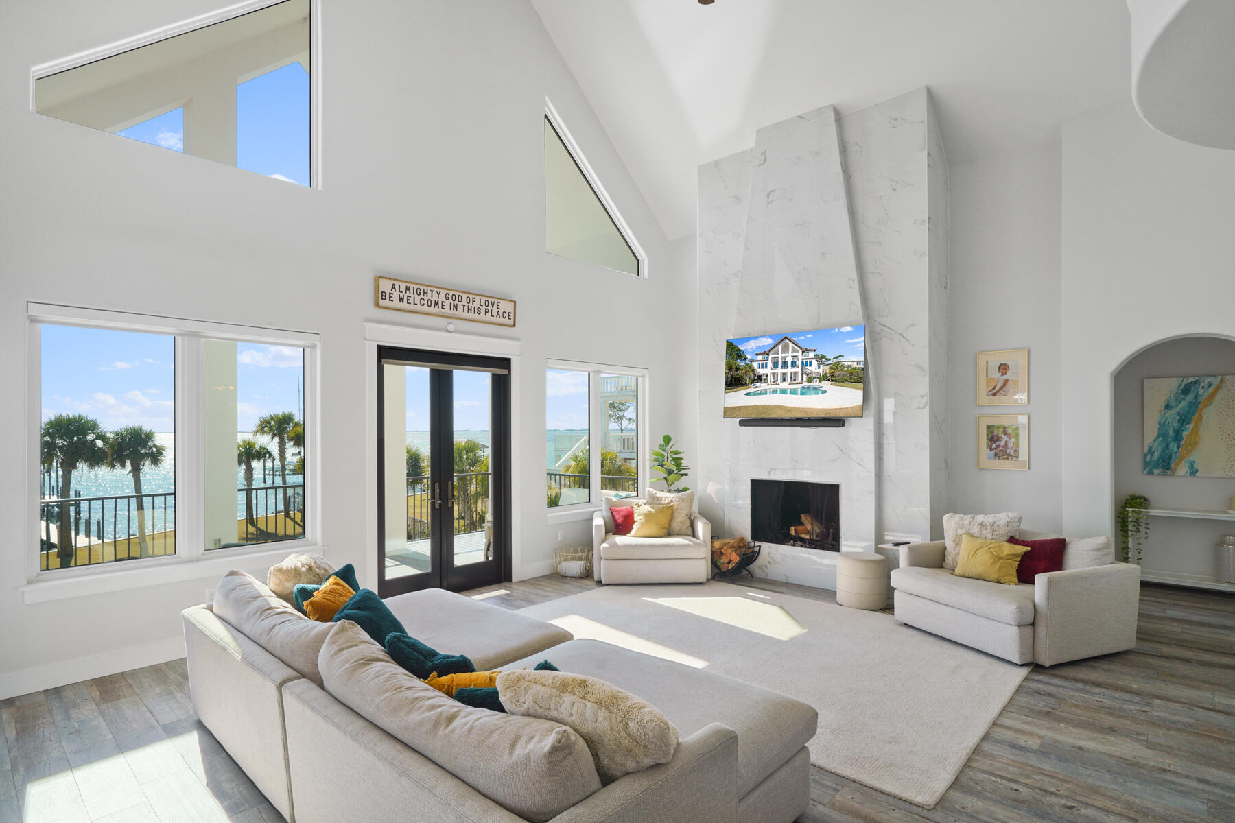 BLACK POINTE - Residential