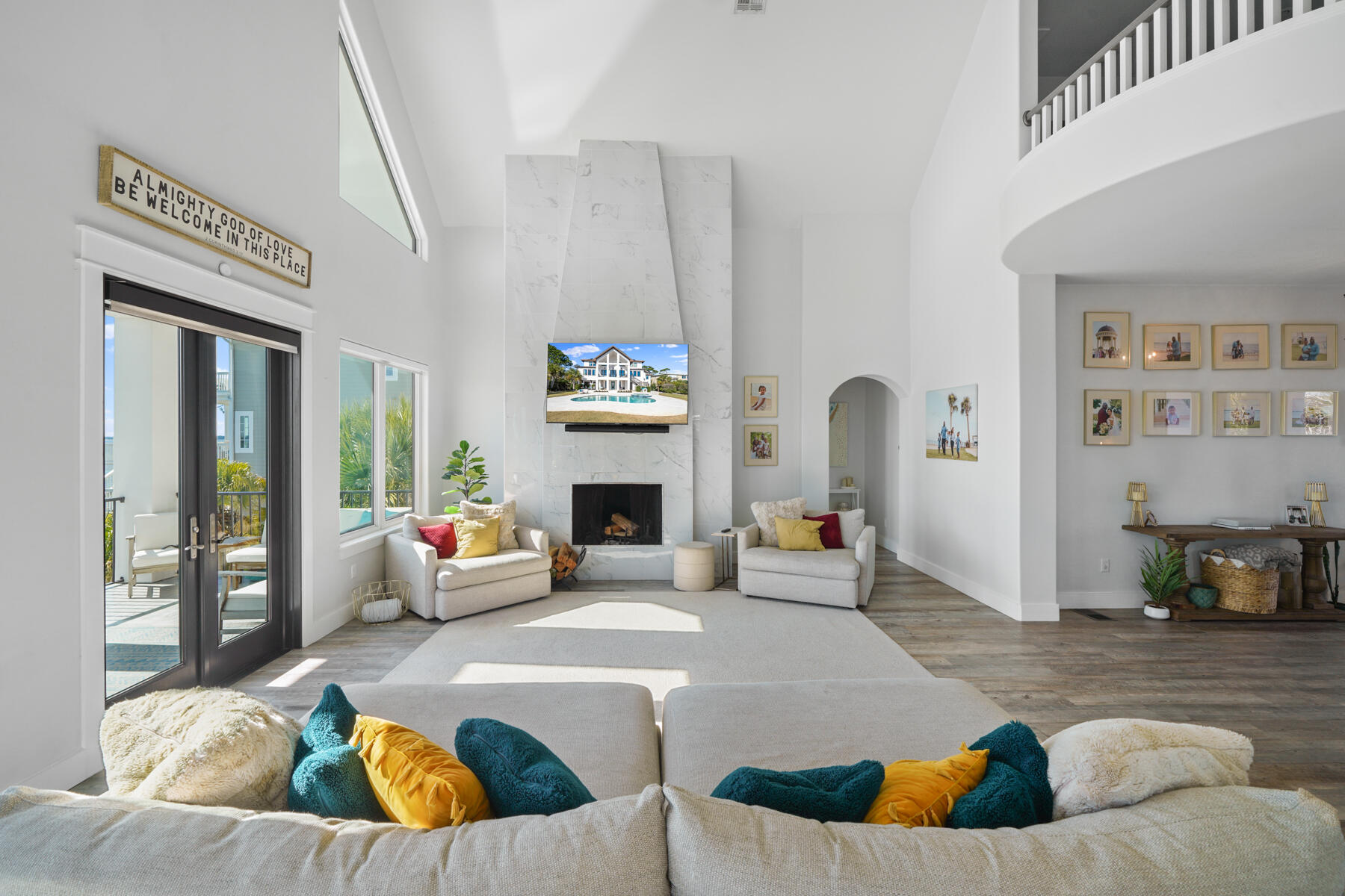 BLACK POINTE - Residential