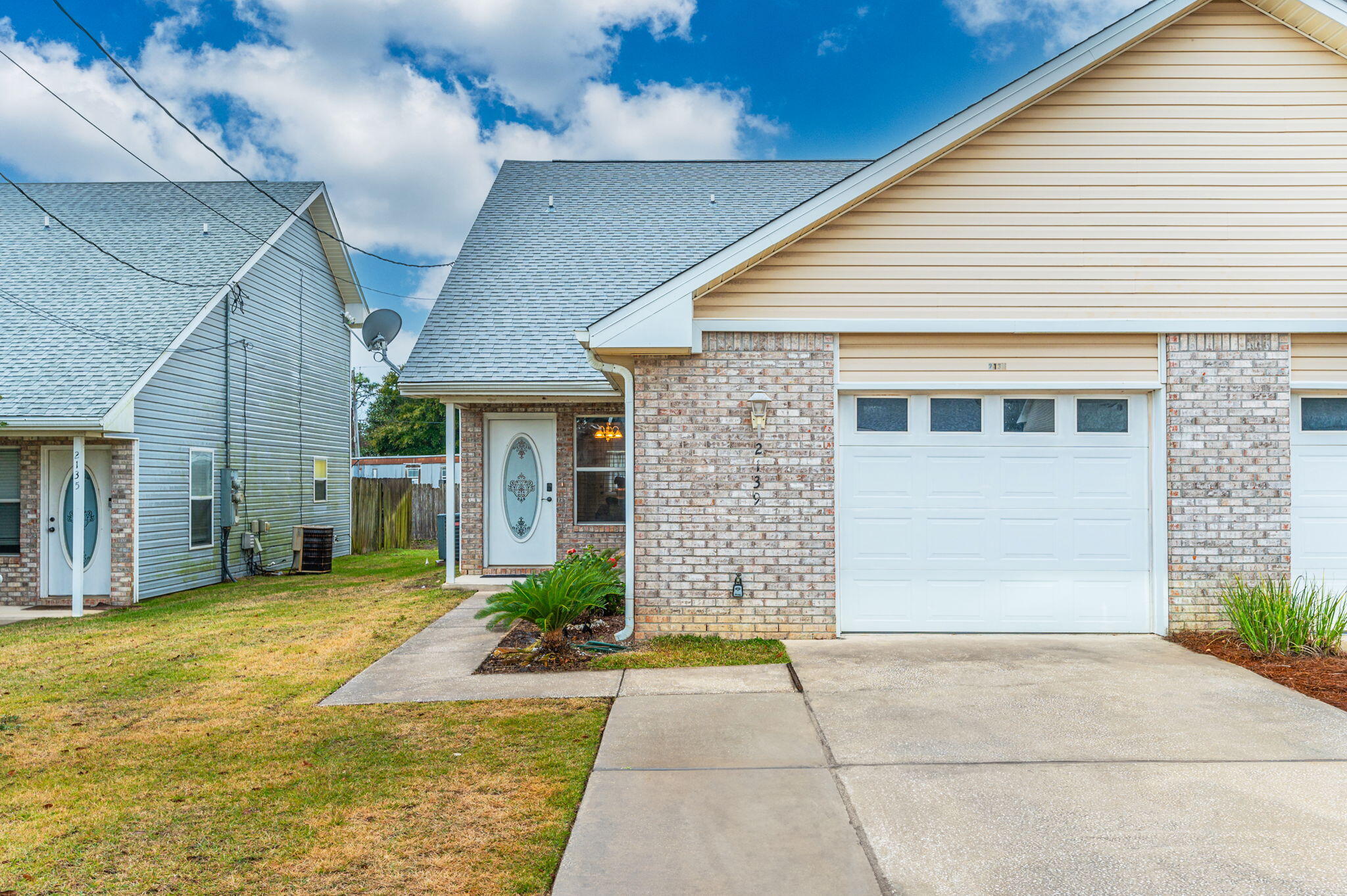 SANTA ROSA OAKS CONDOMINIUM - Residential Lease