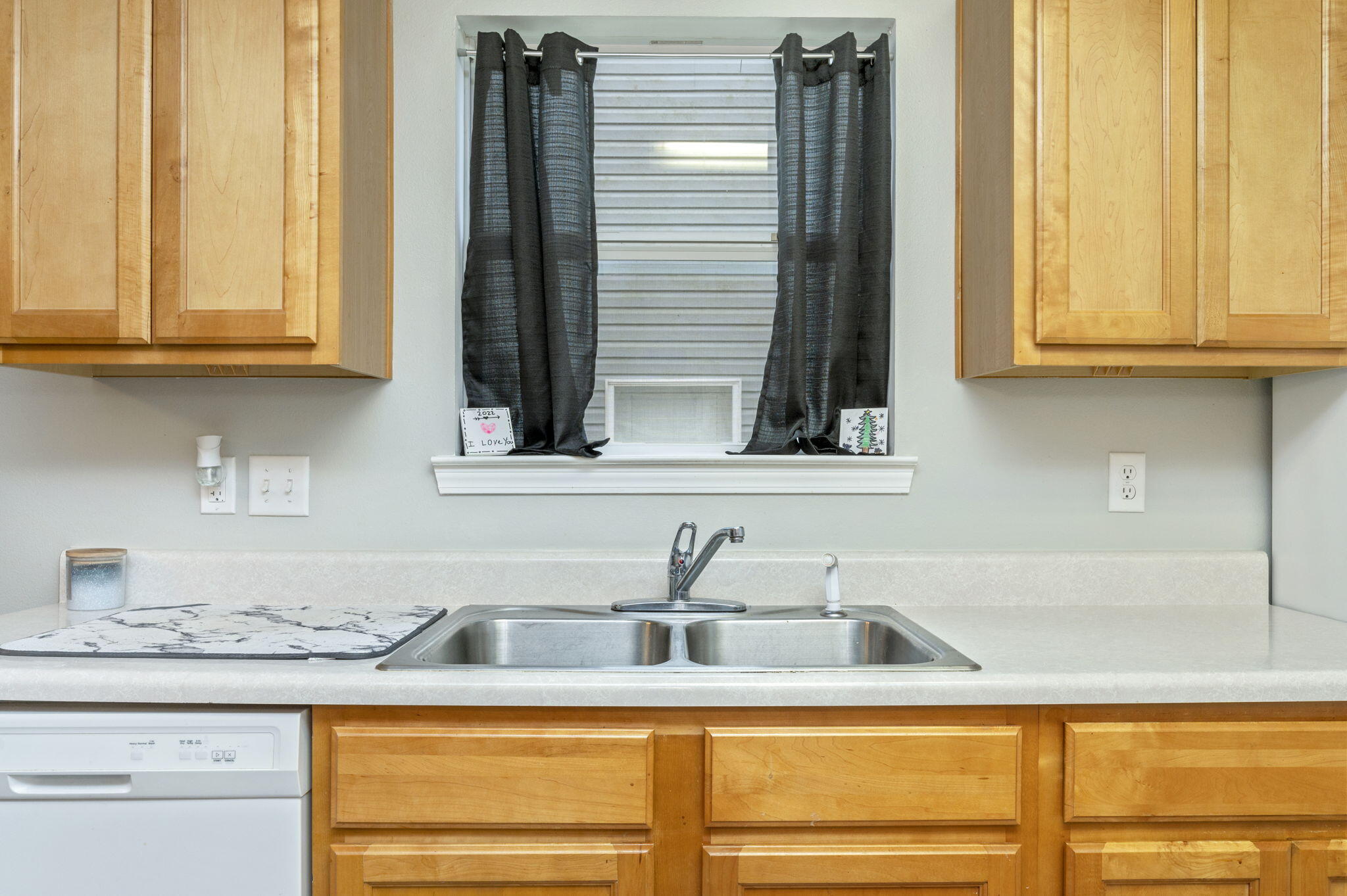 SANTA ROSA OAKS CONDOMINIUM - Residential Lease