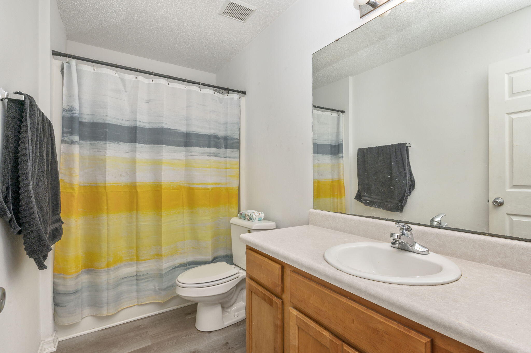 SANTA ROSA OAKS CONDOMINIUM - Residential Lease