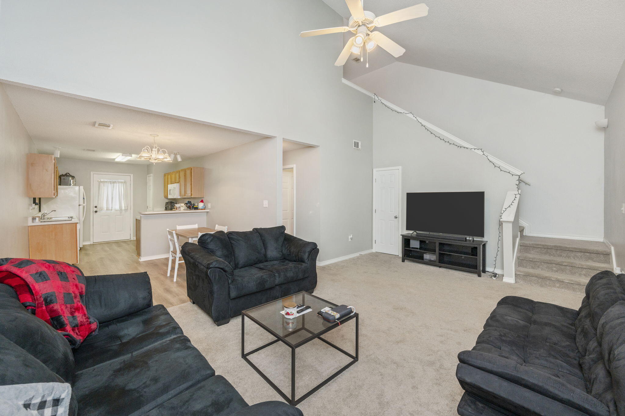 SANTA ROSA OAKS CONDOMINIUM - Residential Lease