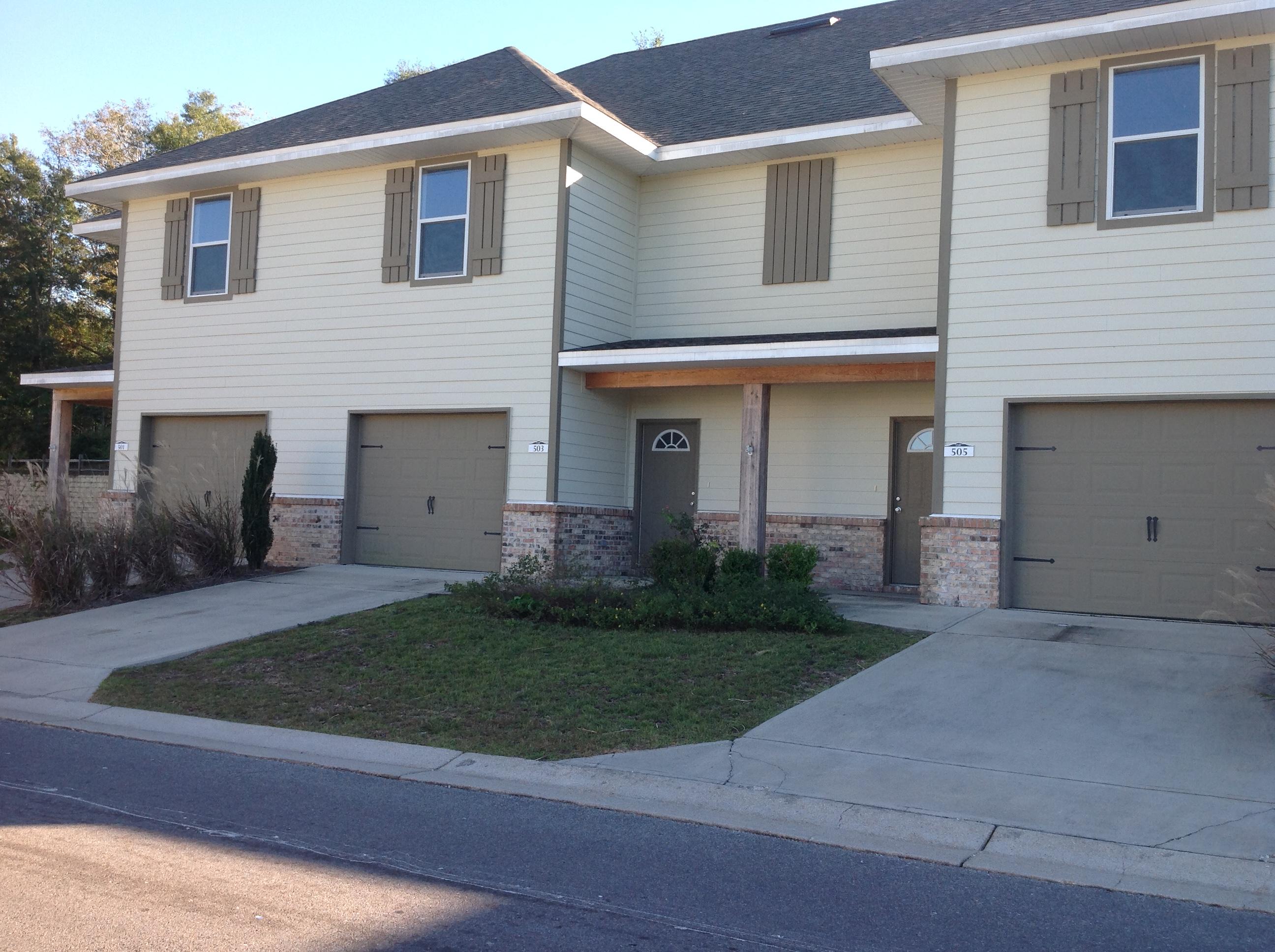 Escape to this beautiful Crestview retreat, available this winter for a 12 month lease. This elegant 3BR/2.5BA home is located in the sought after community of Arbor Lakes and is an end unit. Recently built, this never-before lived in rental comes unfurnished waiting for your personal touch. These brand new town homes offer residents an open floor plan and a variety of upgrades such as granite countertops, stainless steel appliances, hardwood floors and solid oak cabinets. The bedrooms are spacious with generously-sized closets and this townhome even comes with a lovely deck that overlooks a secluded wooded area and pond.
While at Arbor Lakes, be sure to enjoy some of the fabulous community features such as the on-site walking trails, fish pond and refreshing salt-water pool.