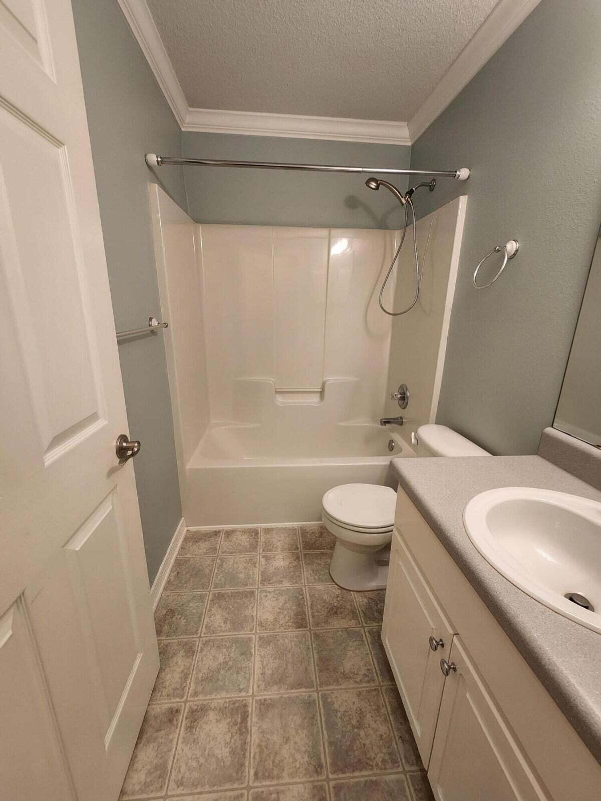 CREETWOODS - Residential Lease