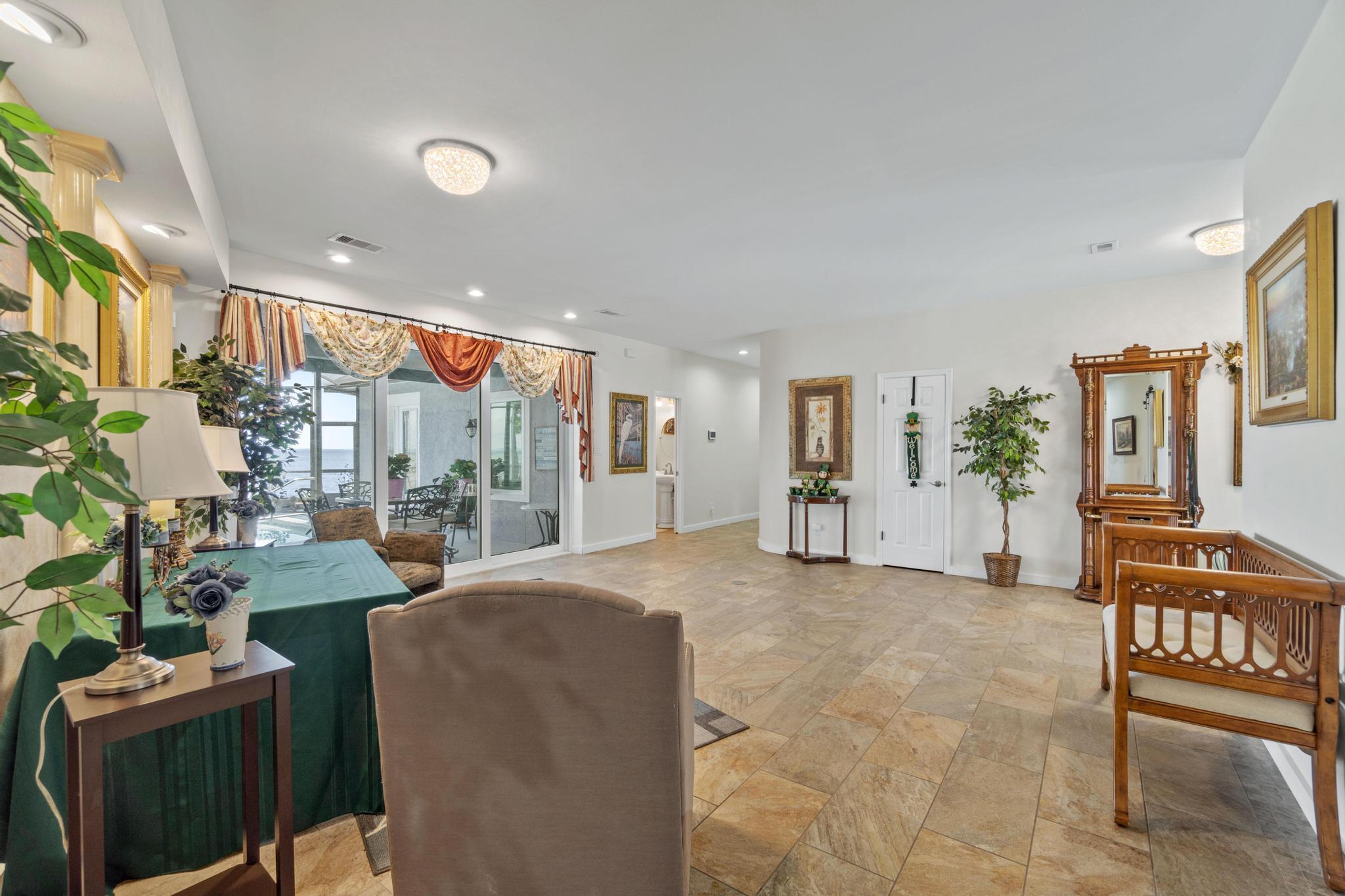 HOLIDAY SHORES ESTATES 1ST ADDN - Residential